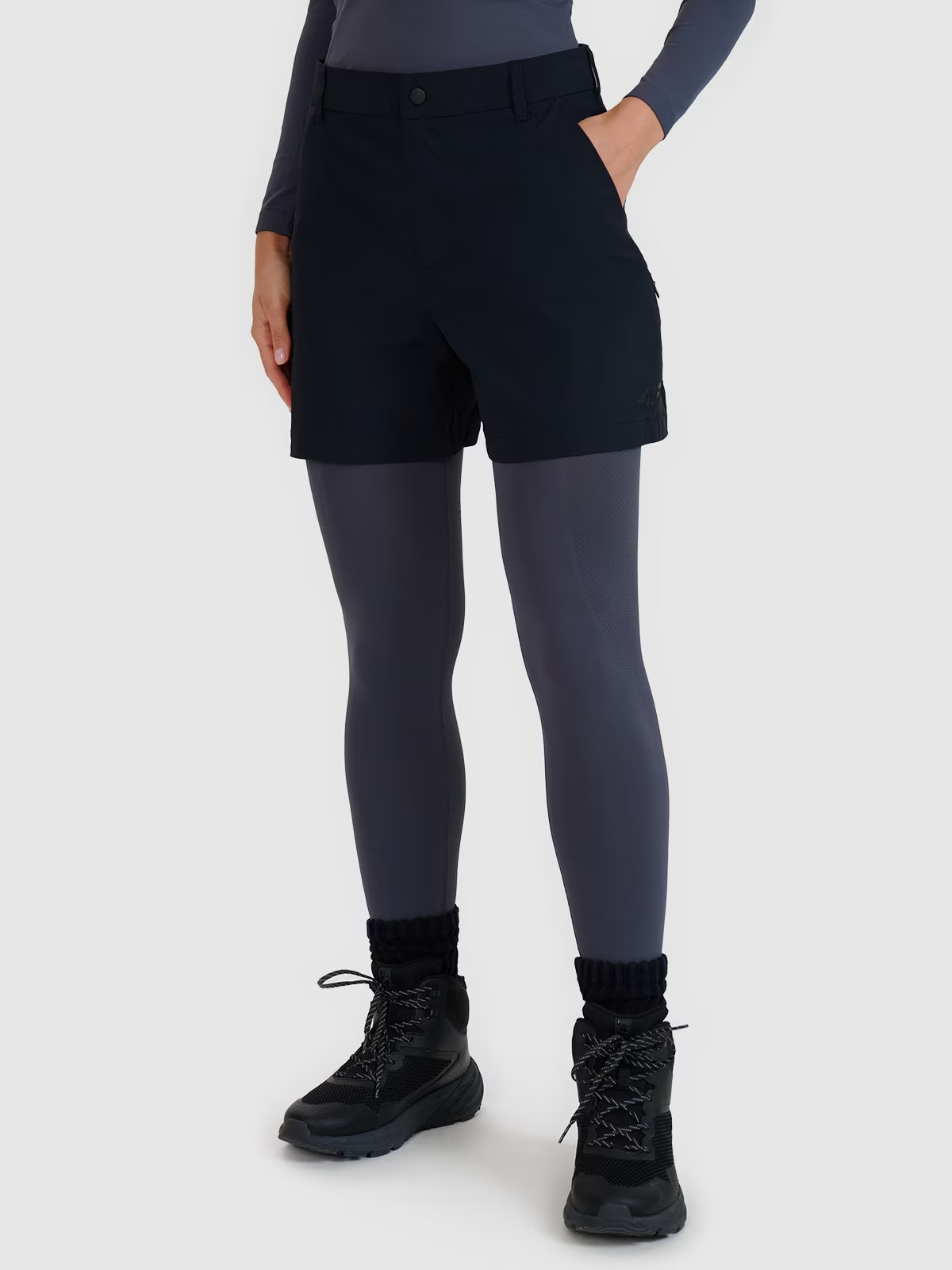 Kraťasy 4F Dámské Trekové Šortky S Rychleschnoucími Krátkými Kapsami