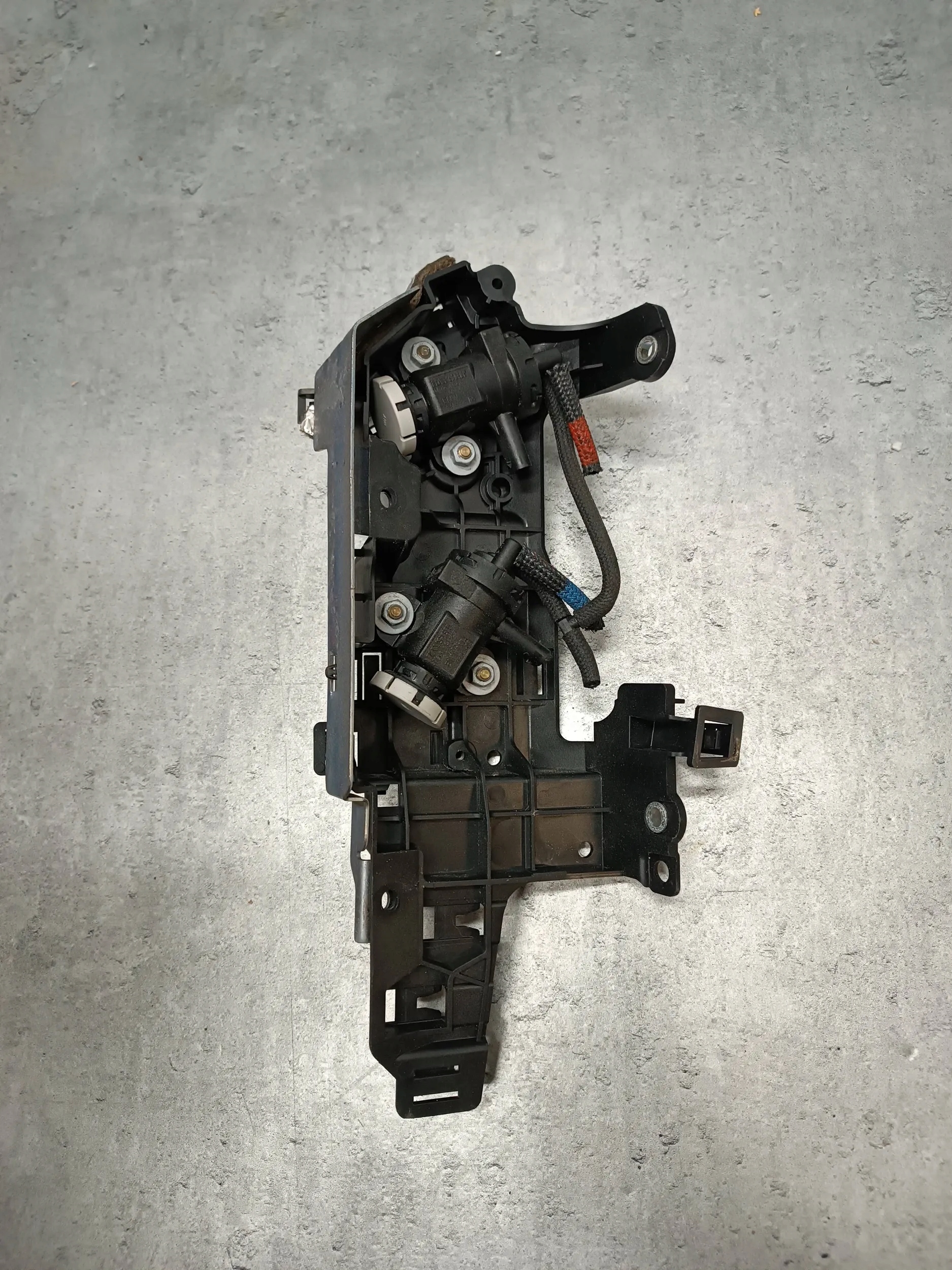 BMW 5 F10 F11 ZAWÓR PODCIŚNIENIA OBUDOWA