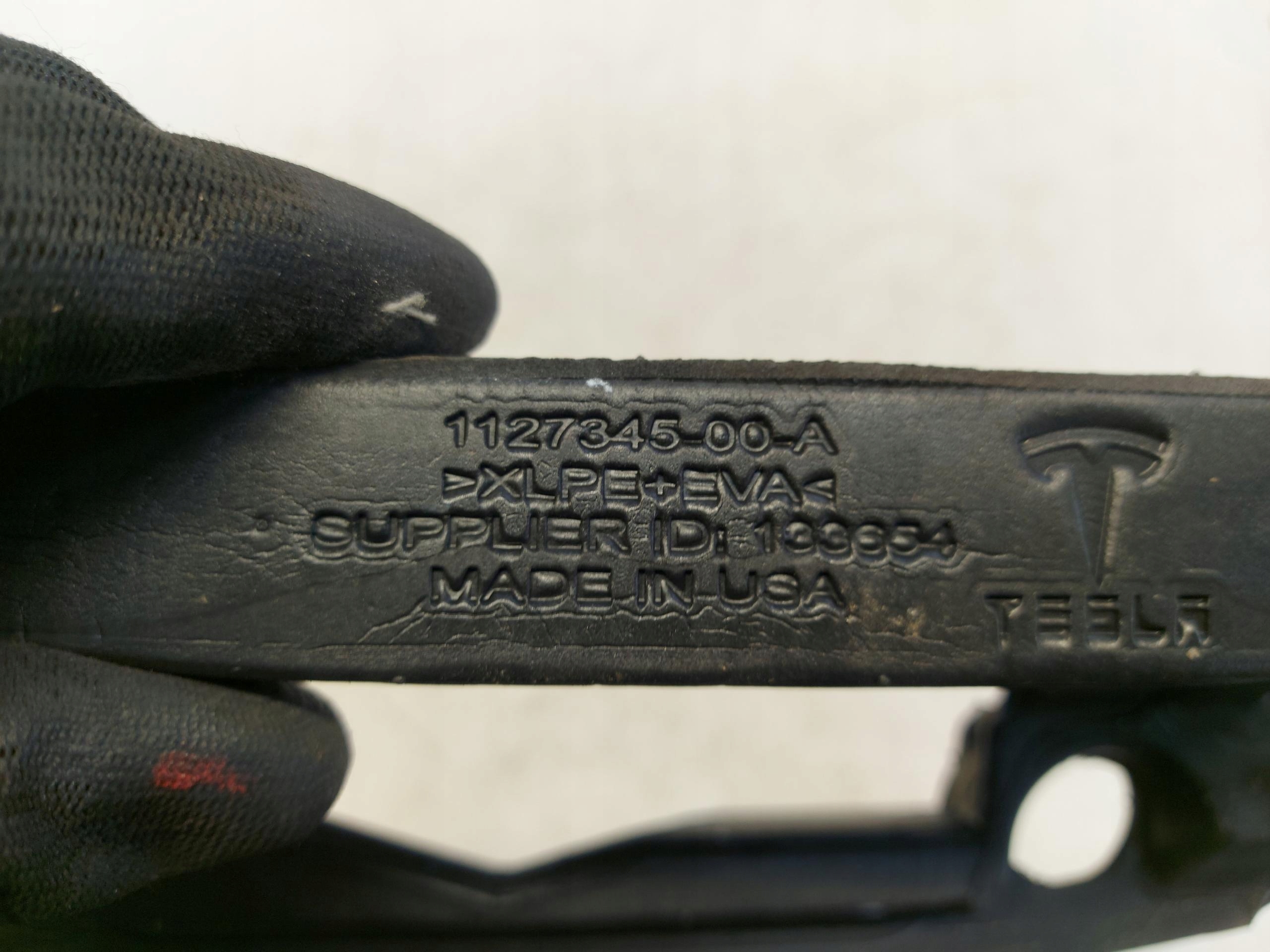 TESLA MODEL 3 Joint MASKOWNICY WANNY
