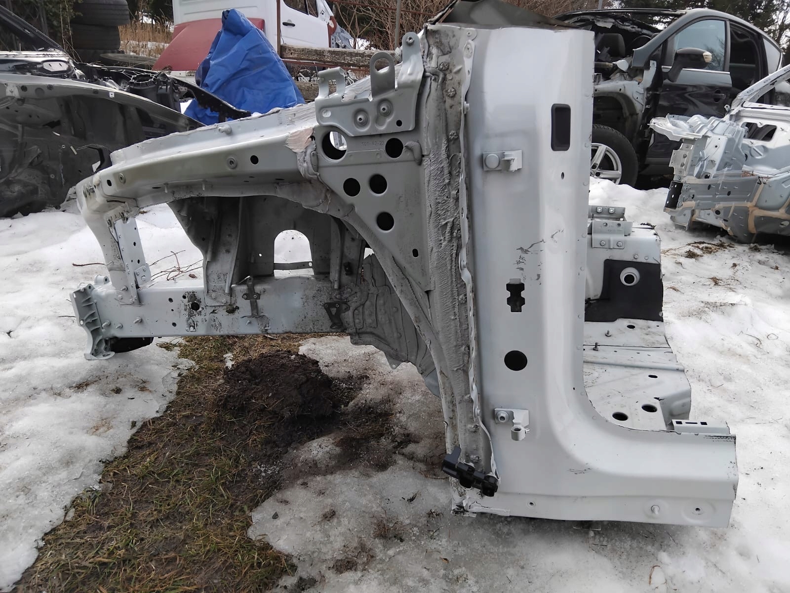 quarter front front left right SCIANA GRODZIOWA PORSCHE CAYENNE 9Y 1