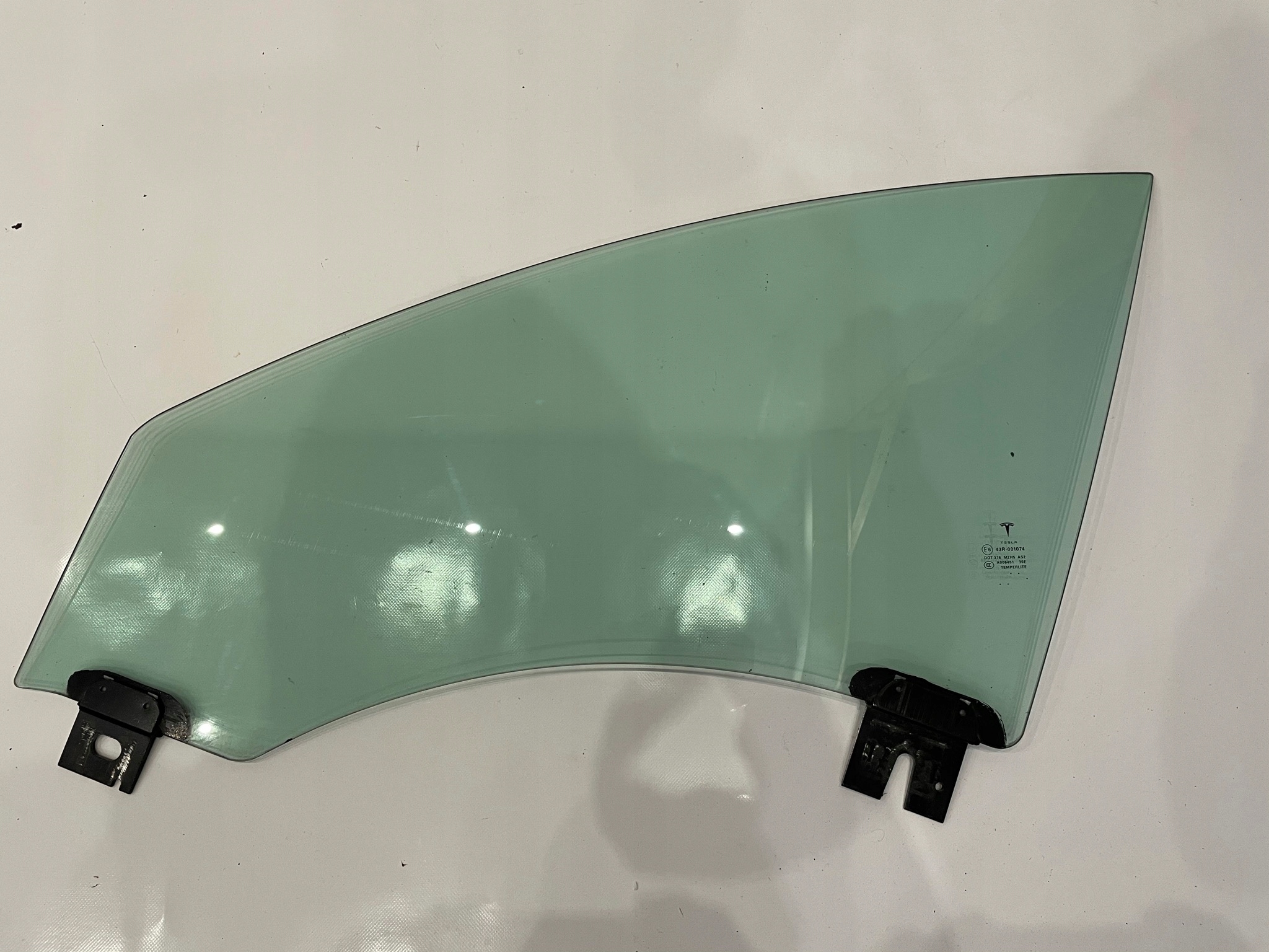 43R-001074 - TESLA MODEL S ЛОБОВОЕ СТЕКЛО ЛЕВОЕ