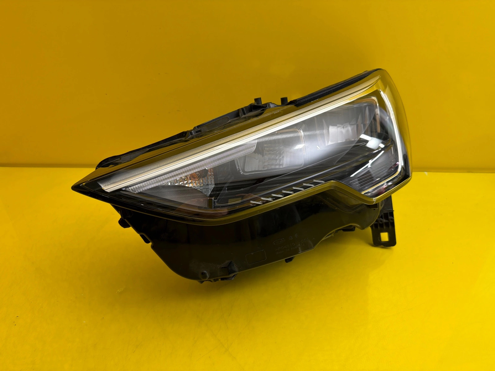 light left front Audi Q3 83A Full Led 83A941011