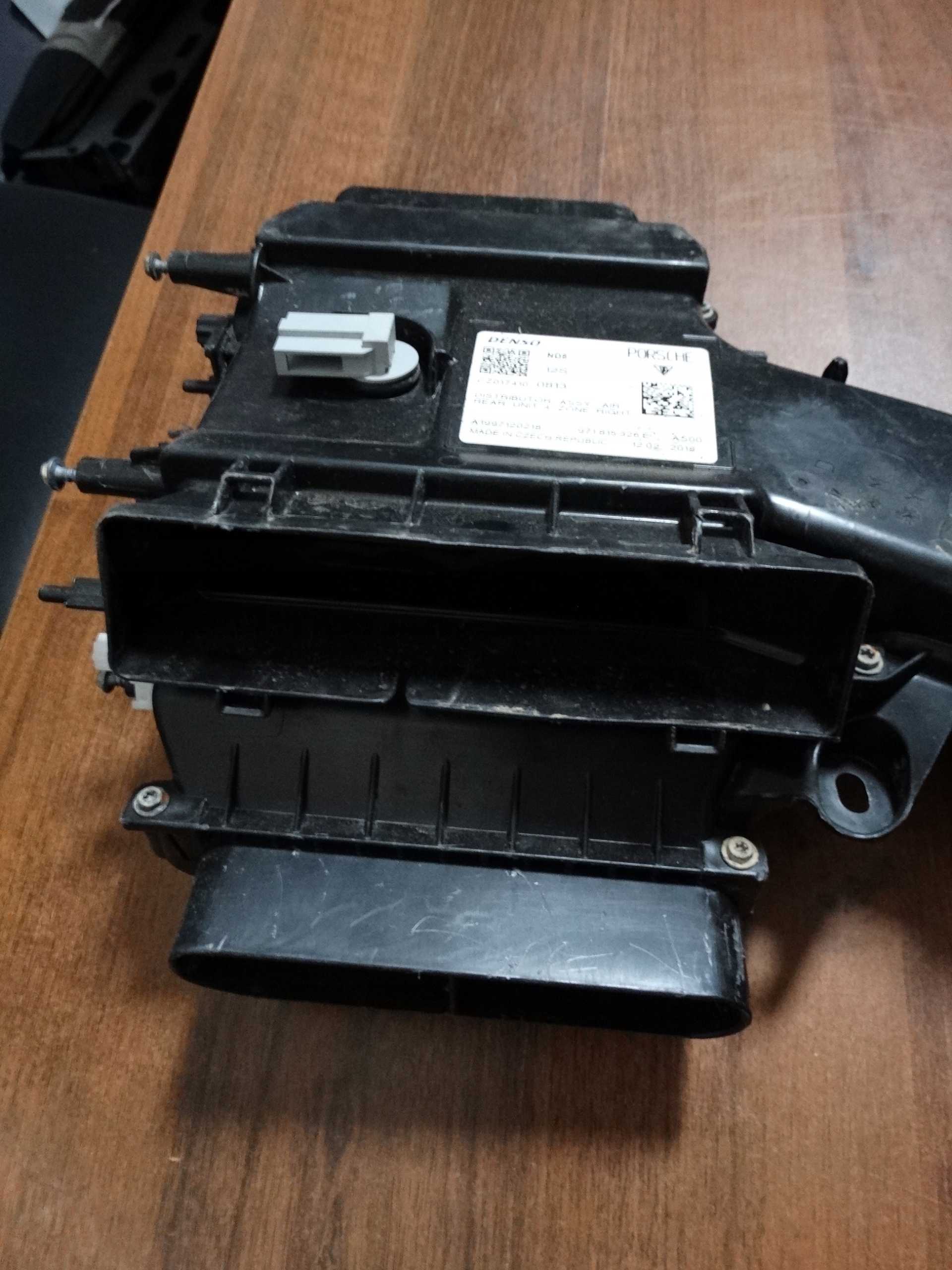 IDEALNY drain air right PORSCHE PANAMERA 971 1