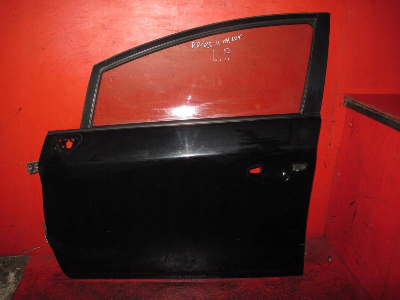 TOYOTA PRIUS 3 III W3 09- door left front front black, 202