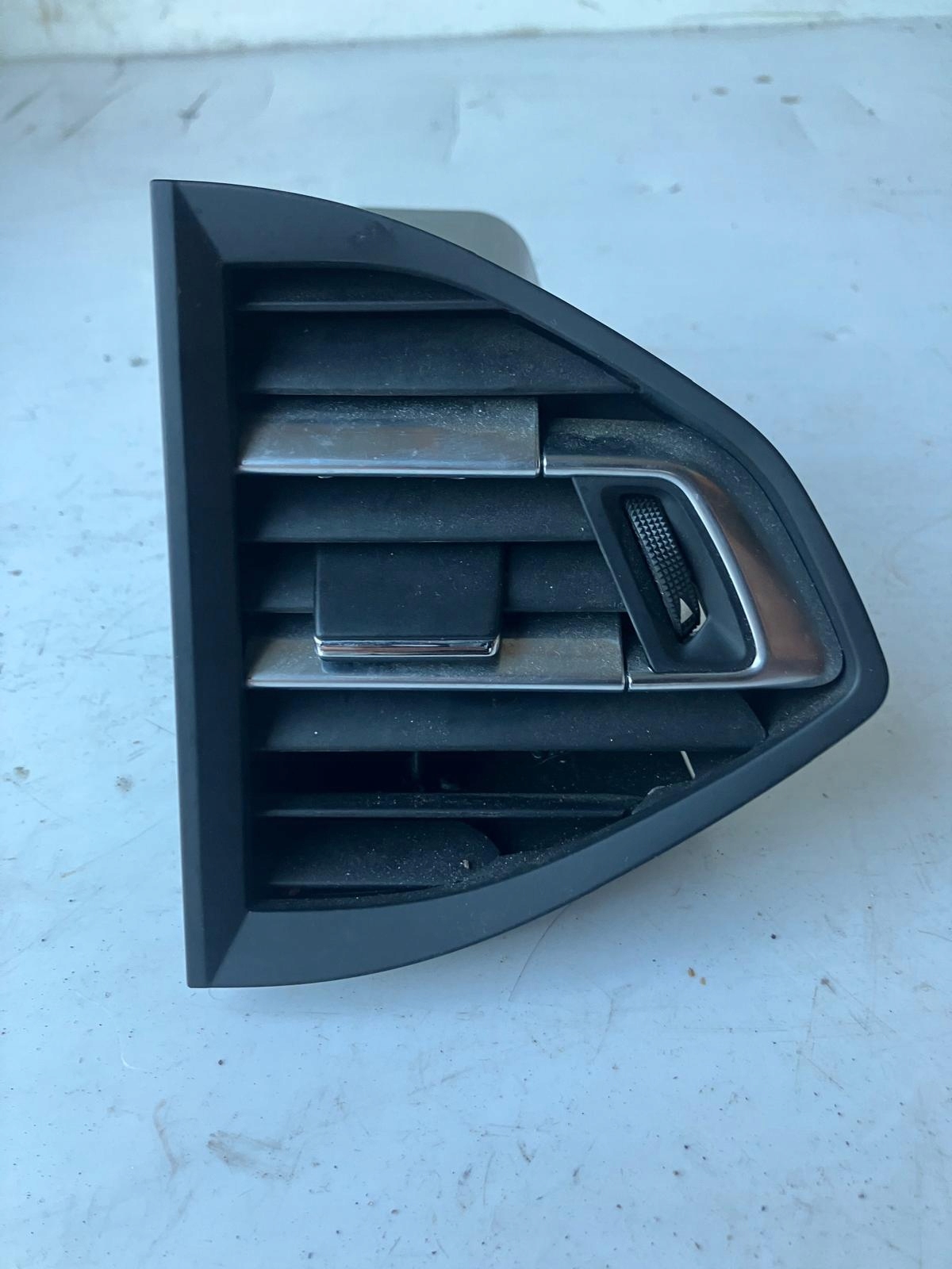grid air conditioning devices right central PEUGEOT 308 T9 96782700
