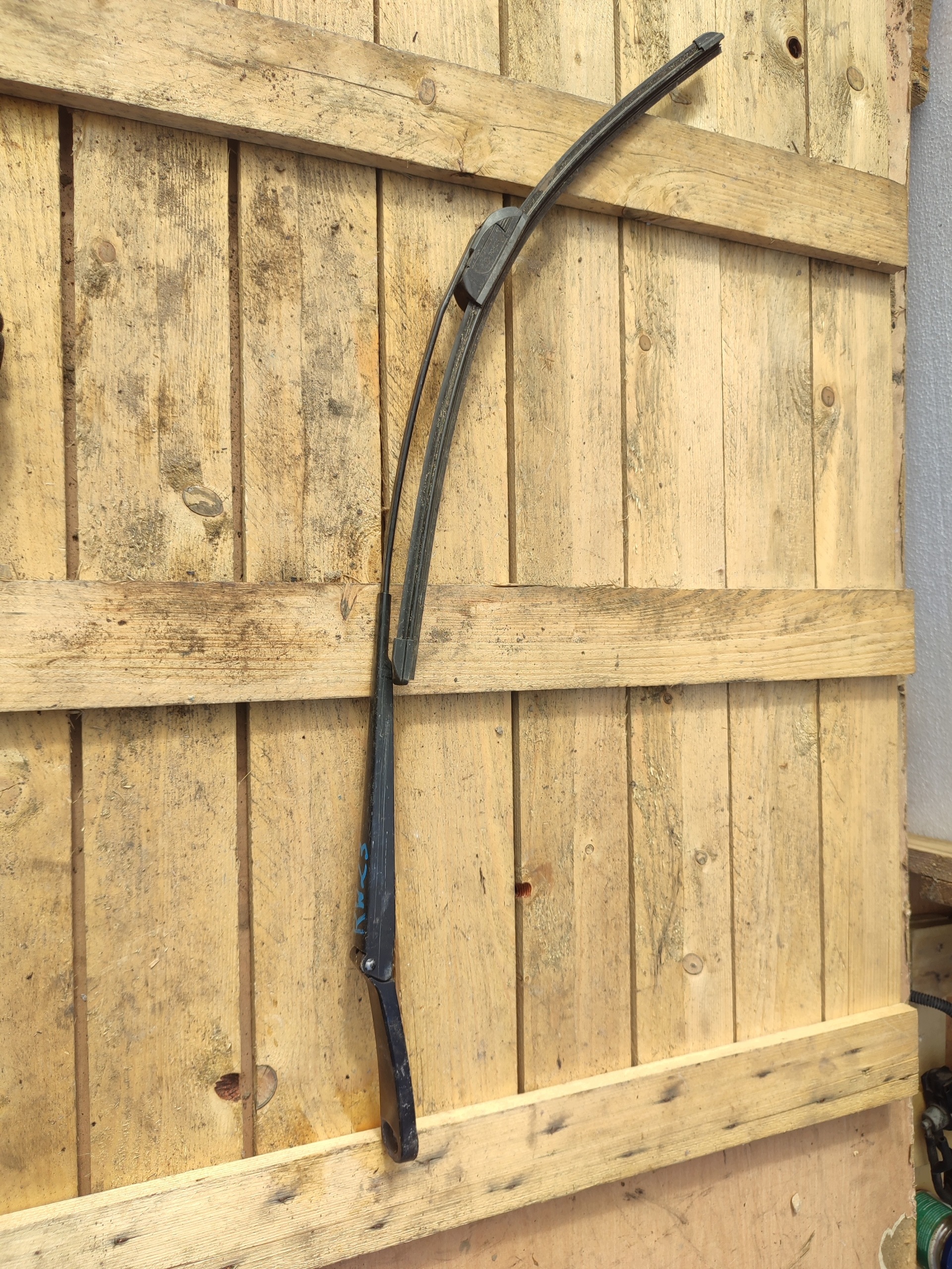 wiper arm front Volkswagen Transporter T5 180.660