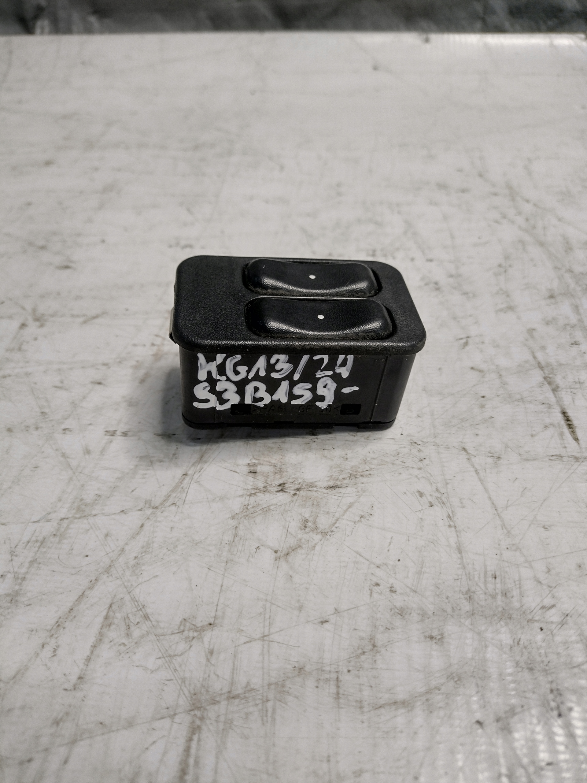 window control switch Opel Corsa C 3D OE 13363202
