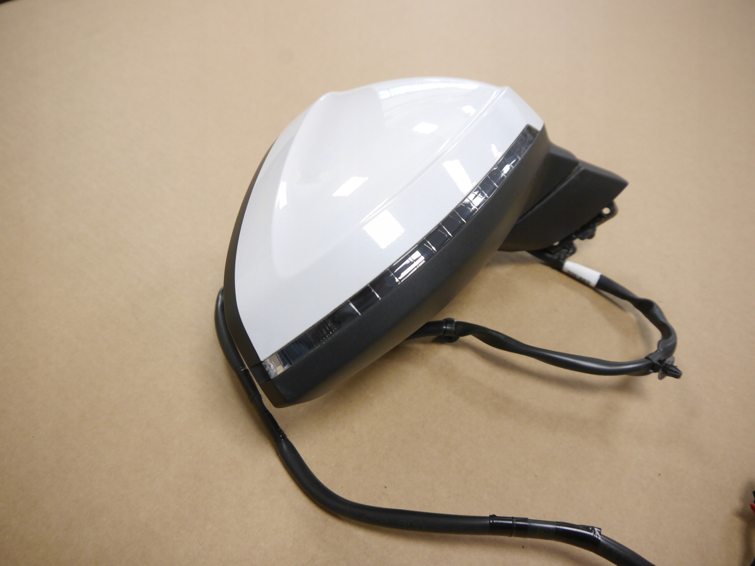 AUDI A5 8W LUSTERKO PRAWE 12 PIN LS9R SPORTBACK Numer katalogowy części 8W8857410