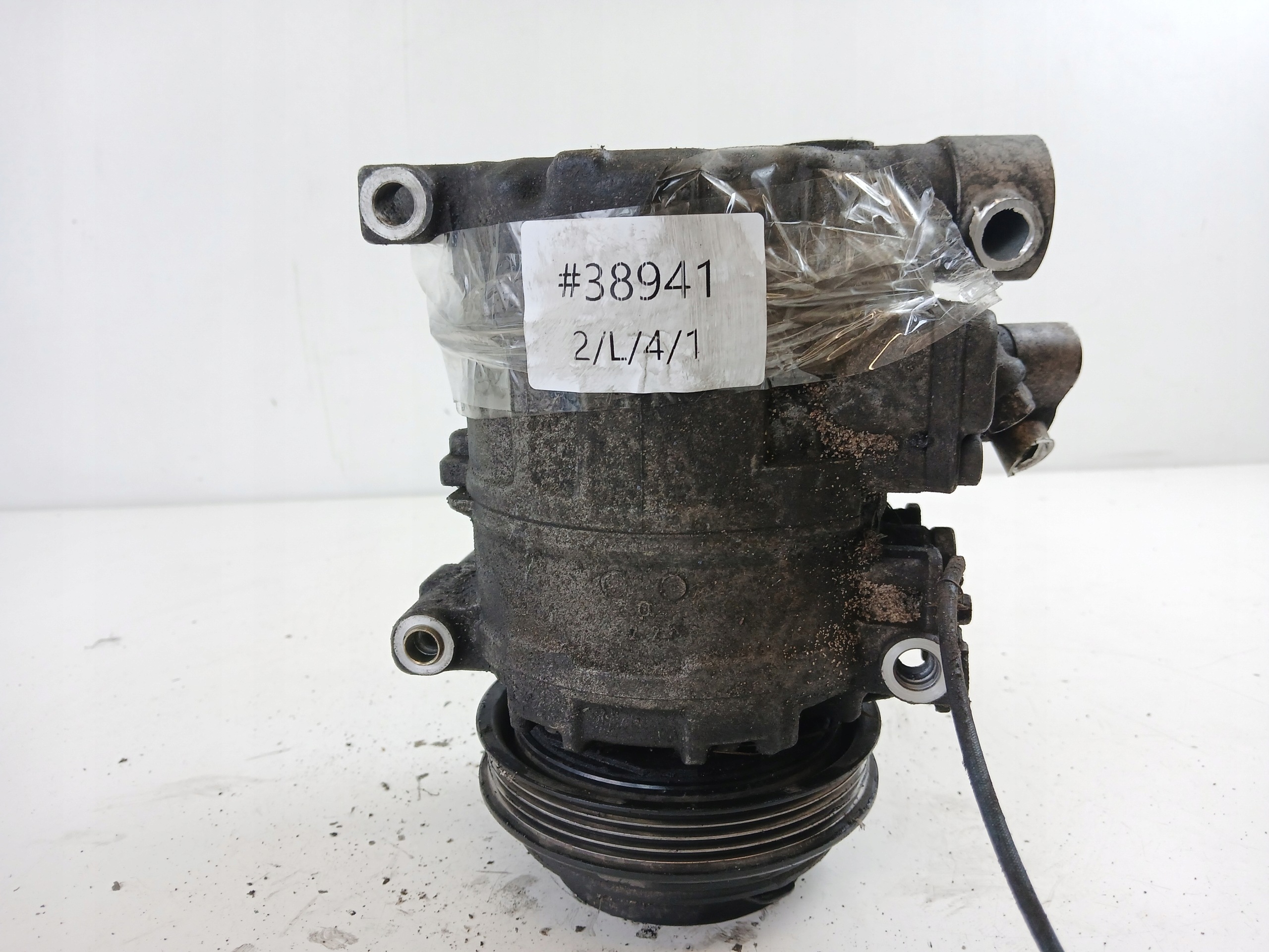AUDI A6 C5 A4 B5 2.5 TDI compressor; compressor of the air conditioning 4B0260805C