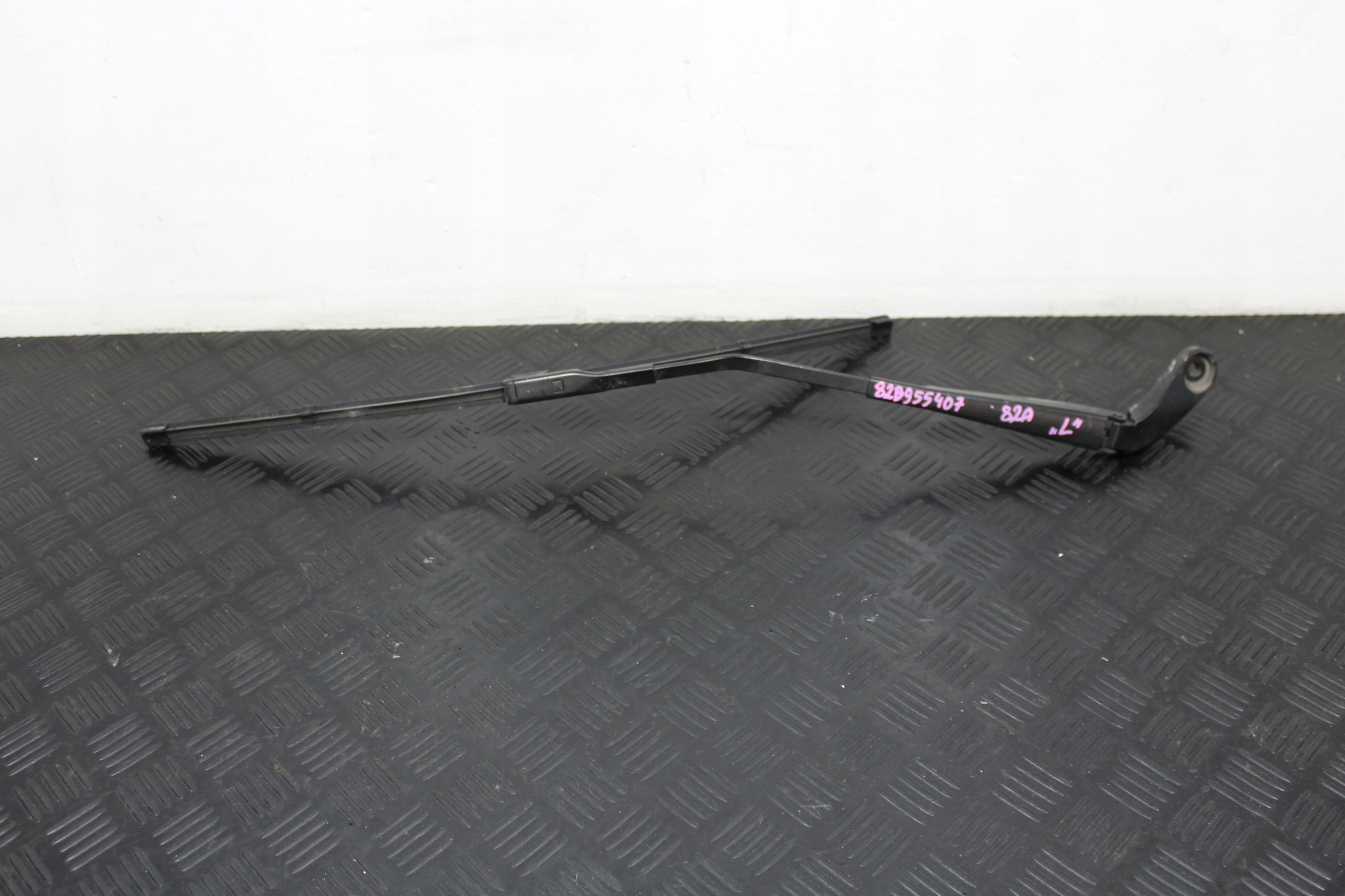 wiper arm left wiper left 82A955407 AUDI A1 II 82A