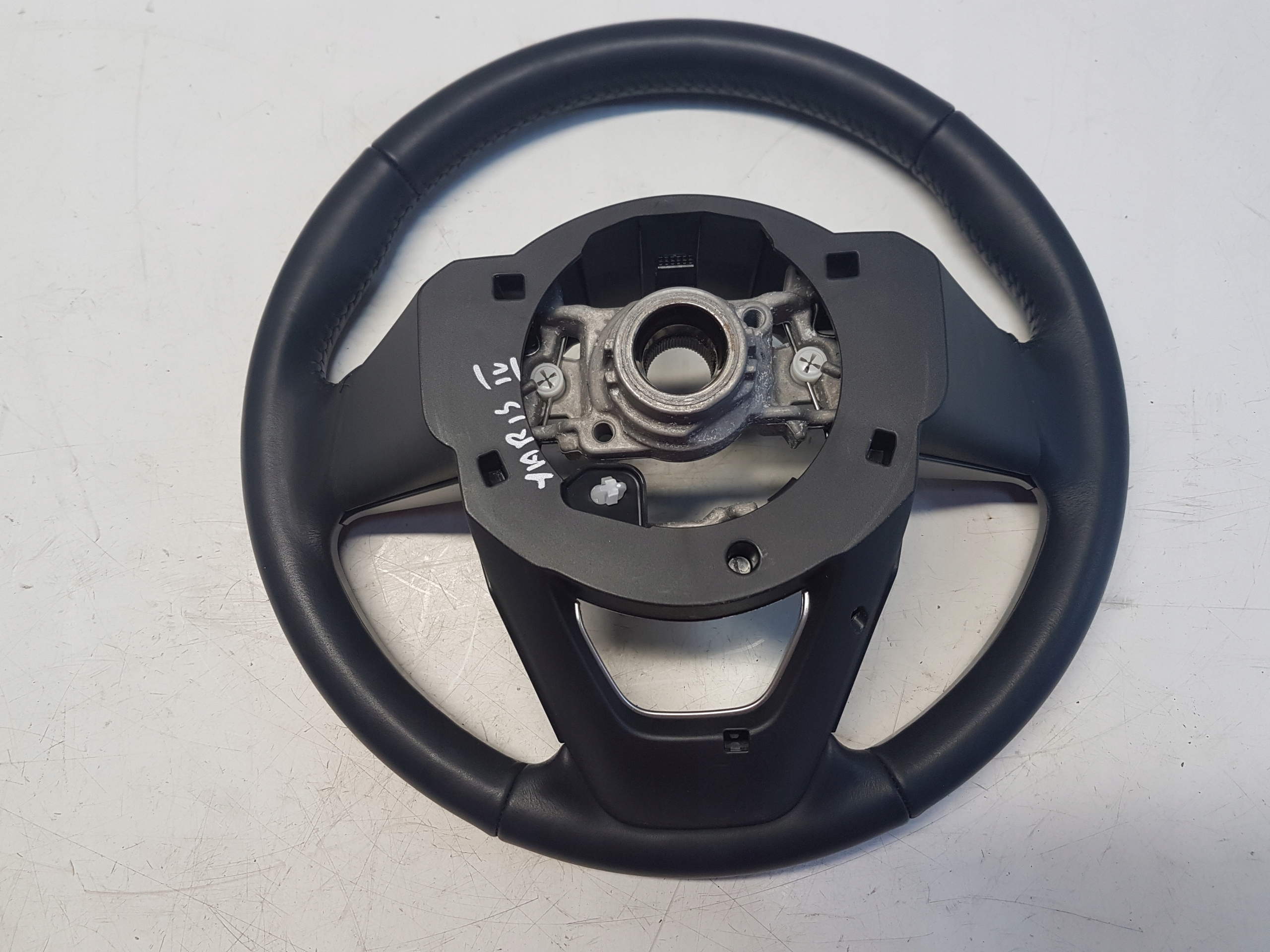 TOYOTA YARIS IV P21 lenkrad multimedialna