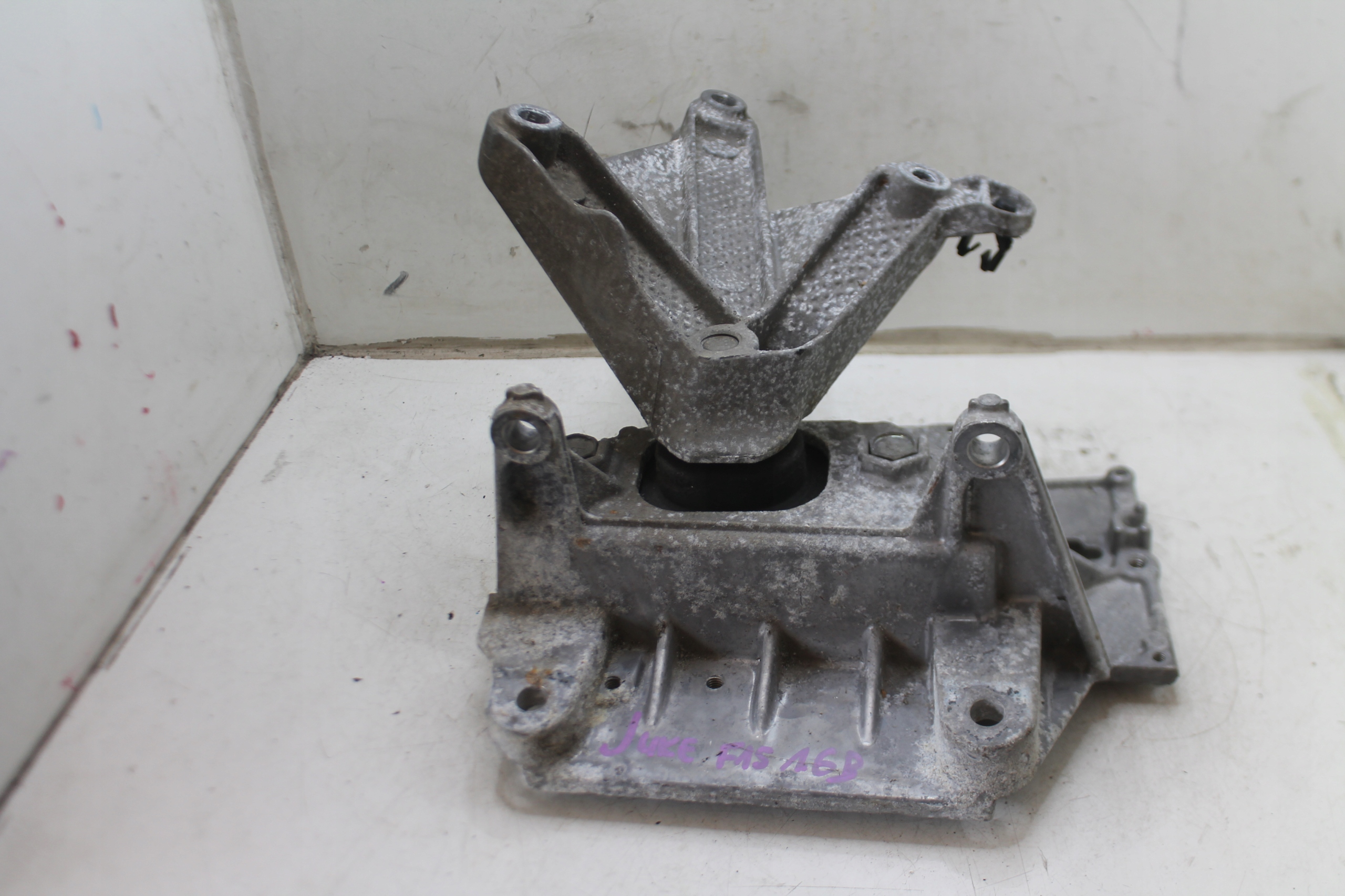 holder engine mount NISSAN JUKE F15 1.6 16V 10-14