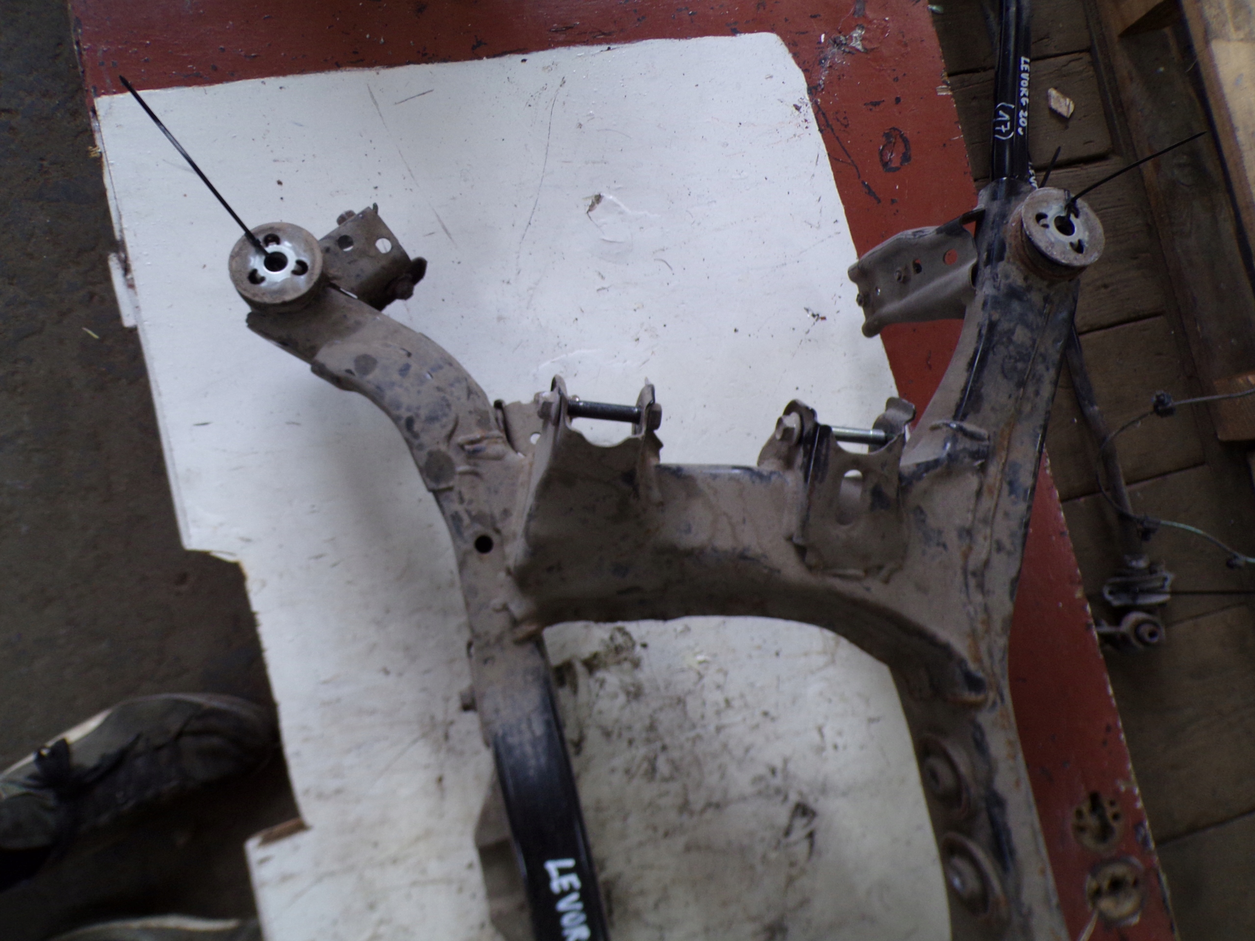 SUBARU LEVORG 2020 BELKA ZAWIESZENIA TYLNEGO SANKI Producent części Subaru OE