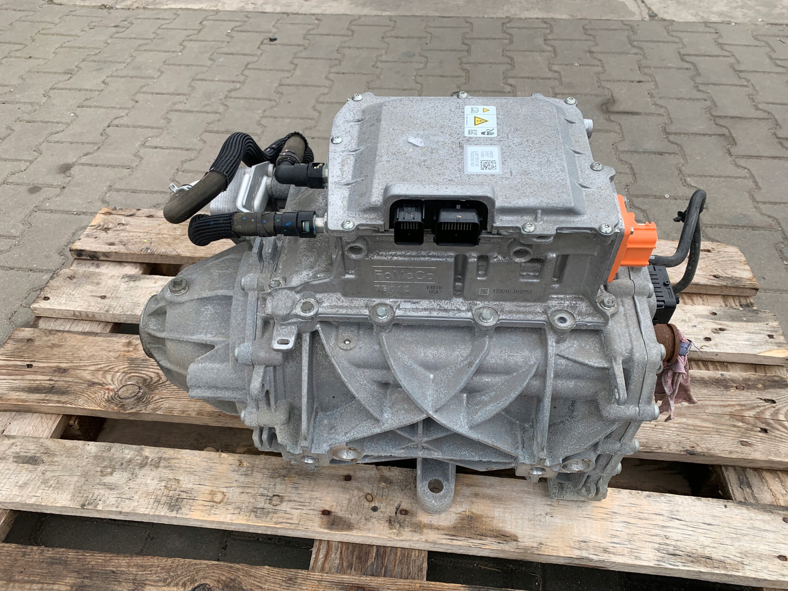 FORD MUSTANG 75.7 Двигатель электрический задний