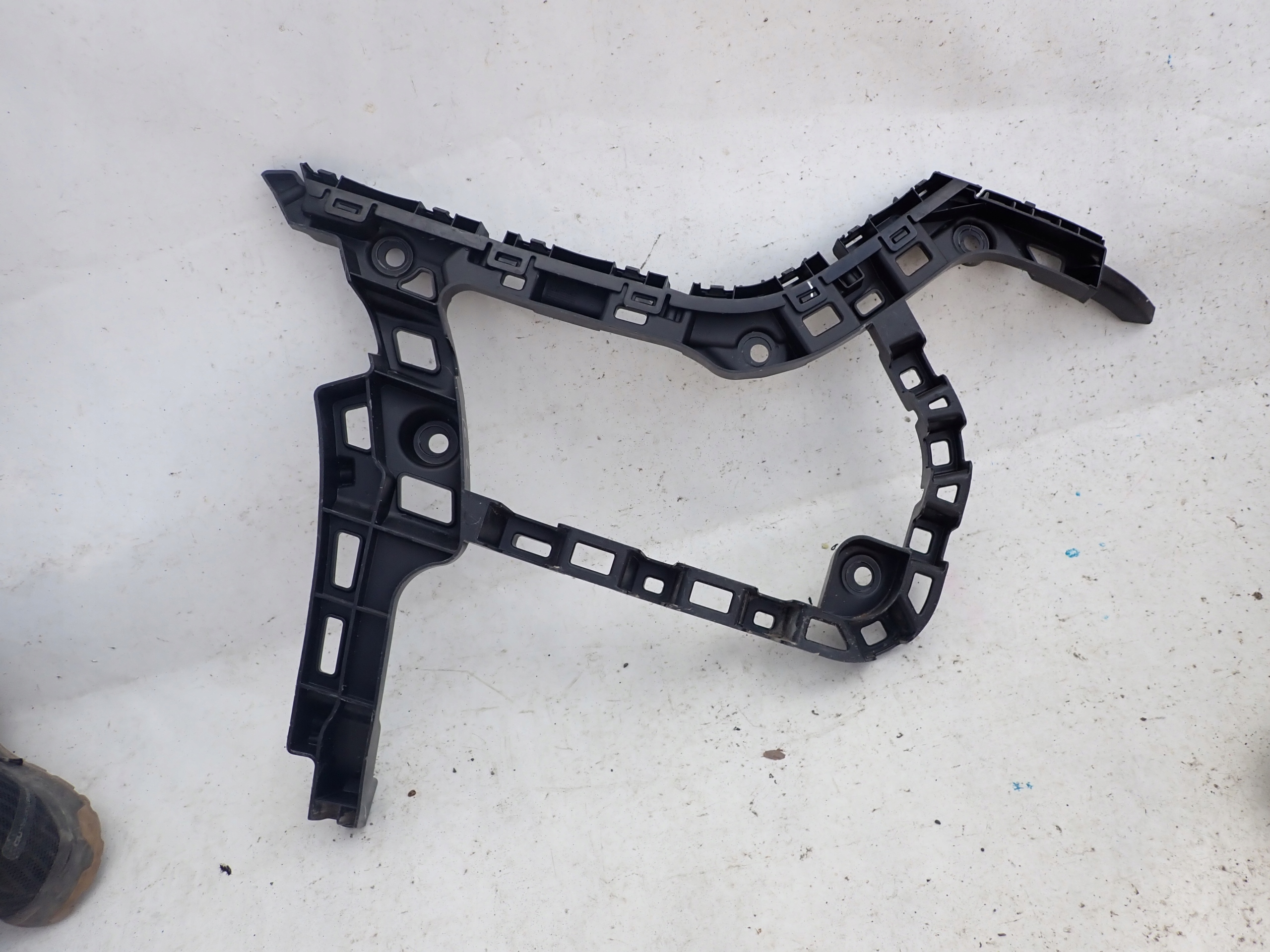 VW GOLF VII KOMBI bumper bracket left rear part