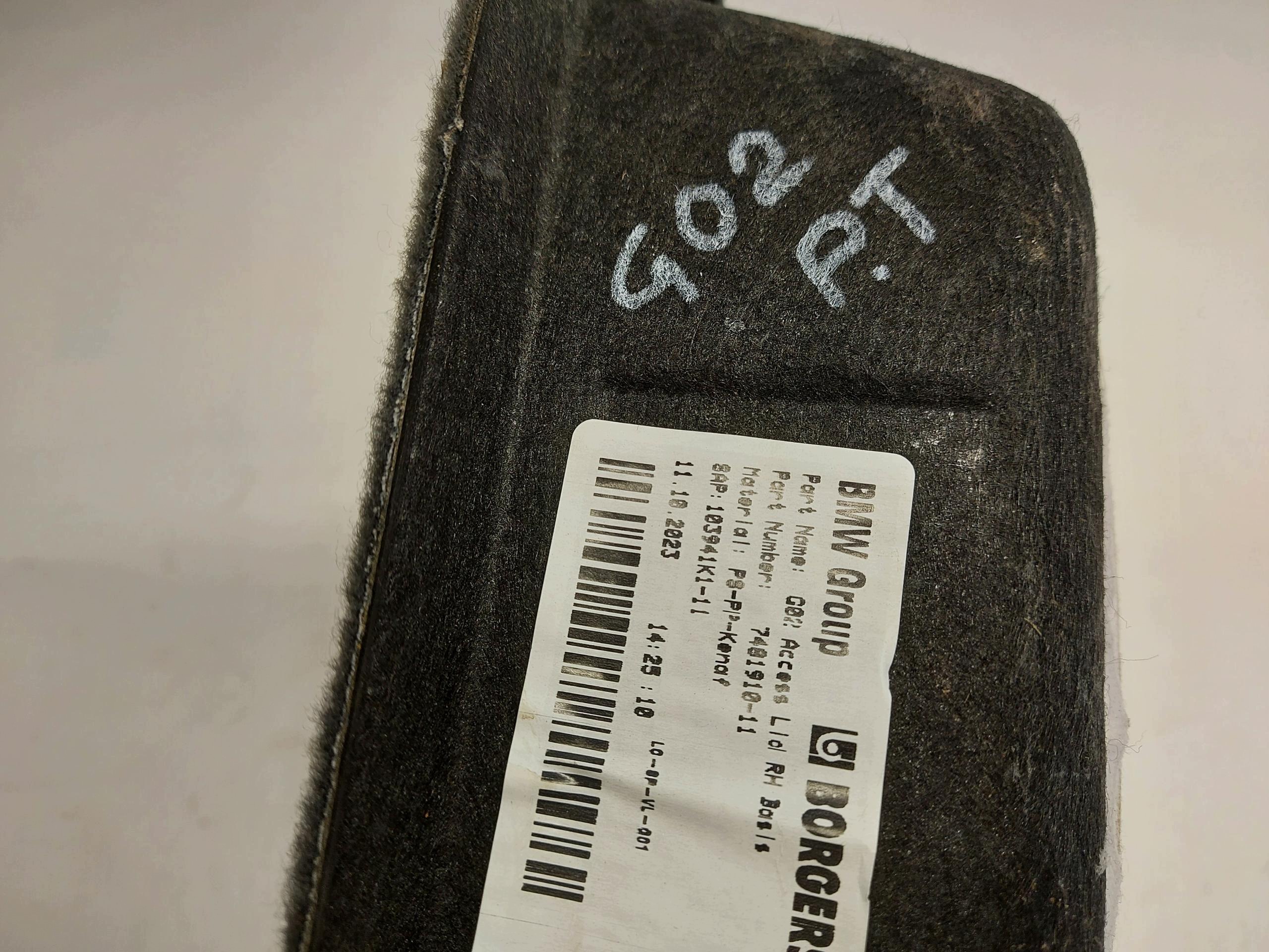BMW G02 X4 M40i 2023 insert passenger compartment boot right rear part 7481910