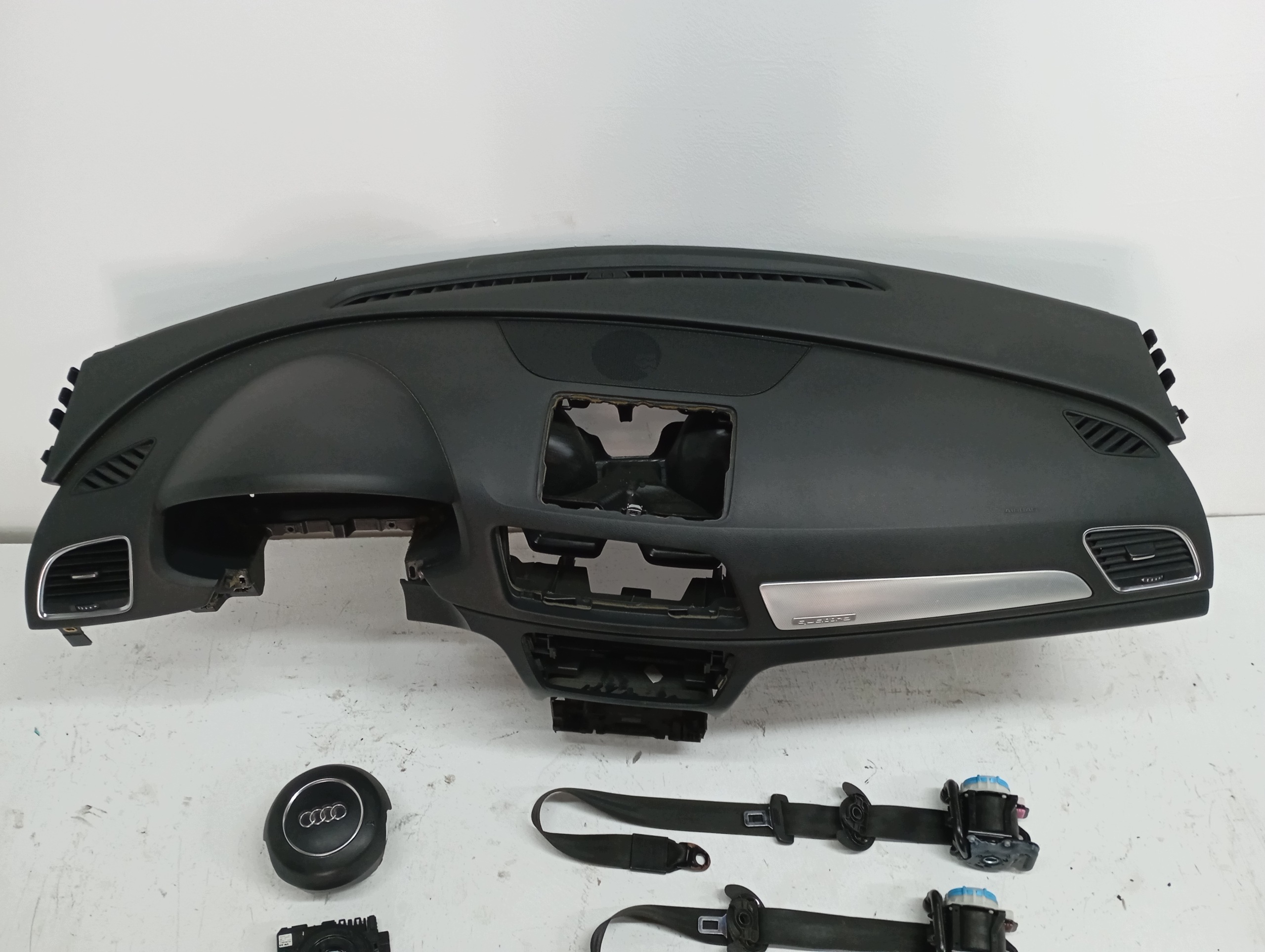 dashboard AUDI Q3 8U0