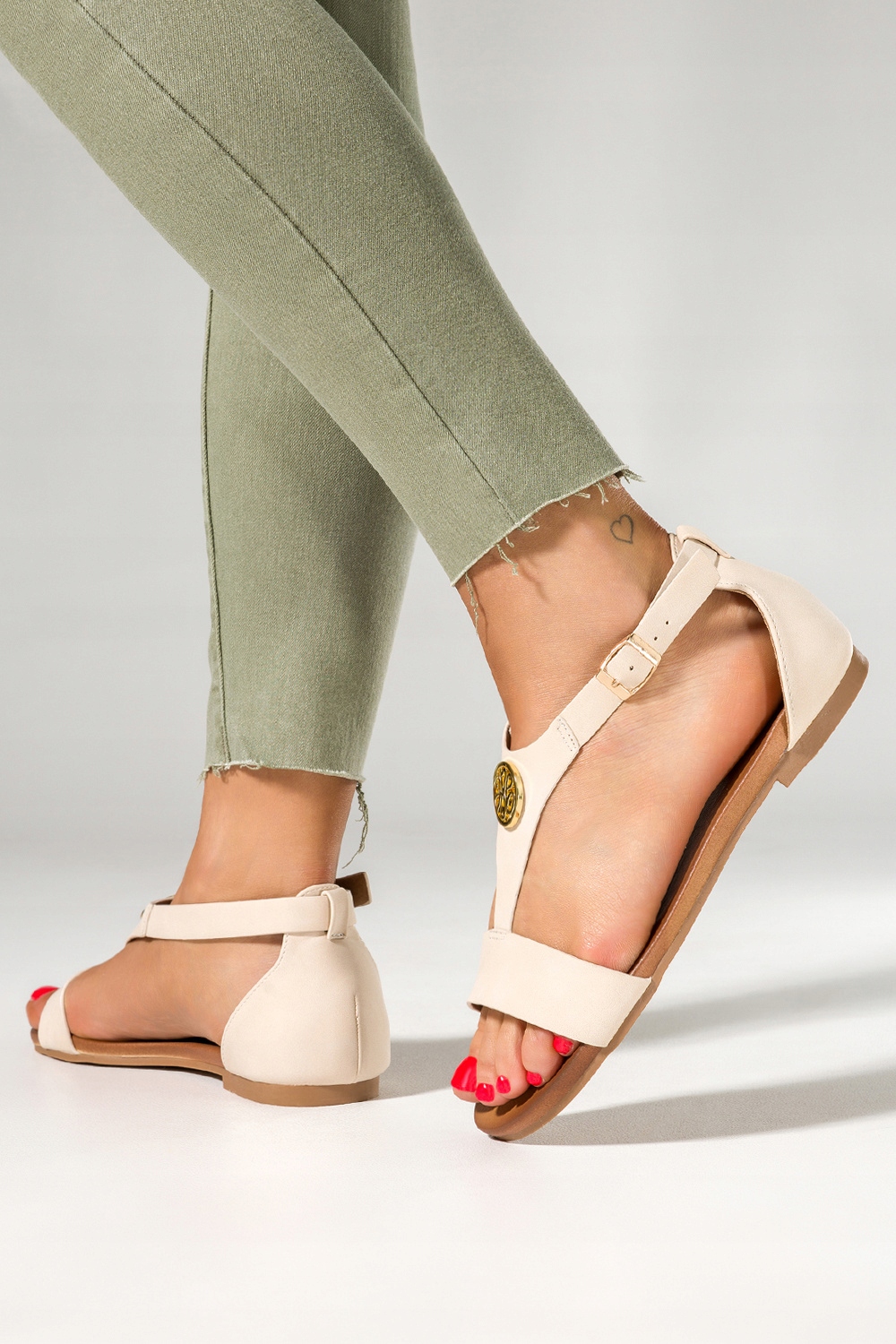 LEKKIE SANDAŁY DAMSKIE Z MODNĄ OZDOBĄ PŁASKIE Z ZAKRYTĄ PIĘTĄ NA LATO r 37 Marka Casu