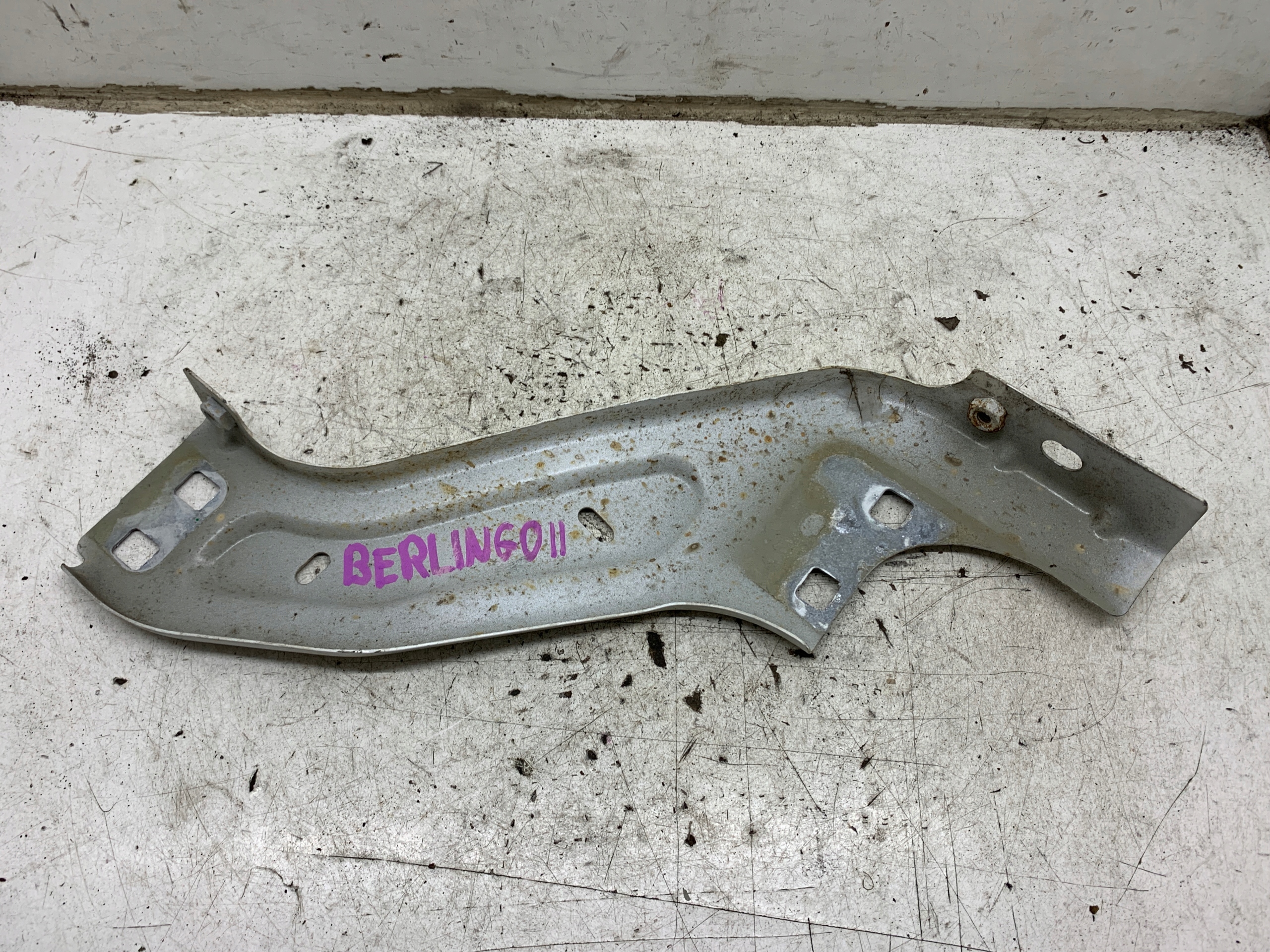 console bracket holder right CITROEN BERLINGO II