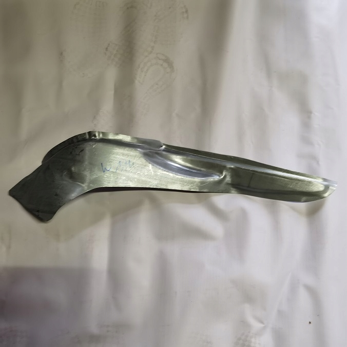 Reperatura nadkola tyl P MERCEDES W114 W115 01 68 EAN 5410909038366