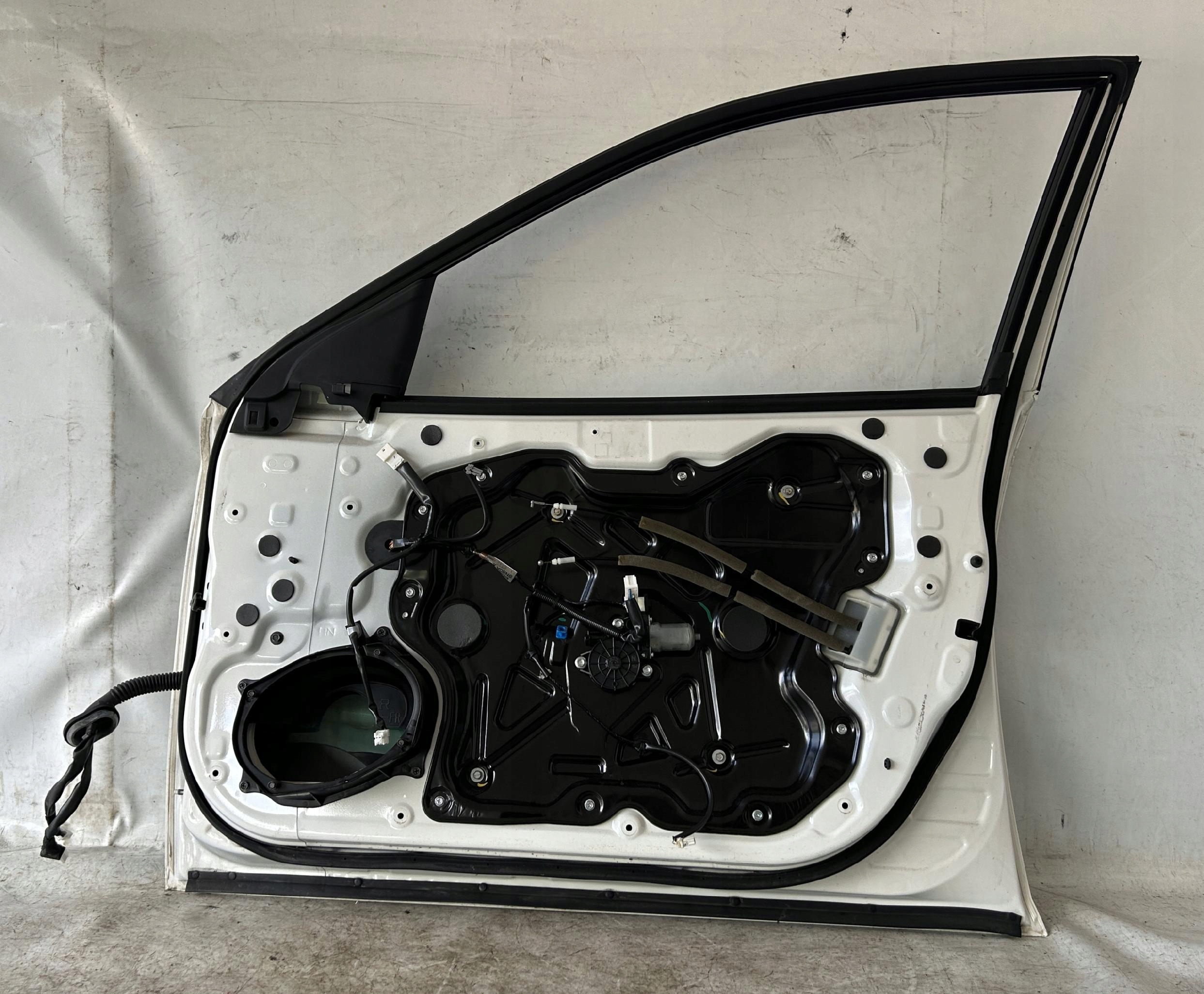 door right front NISSAN MAXIMA A35 09- QX3