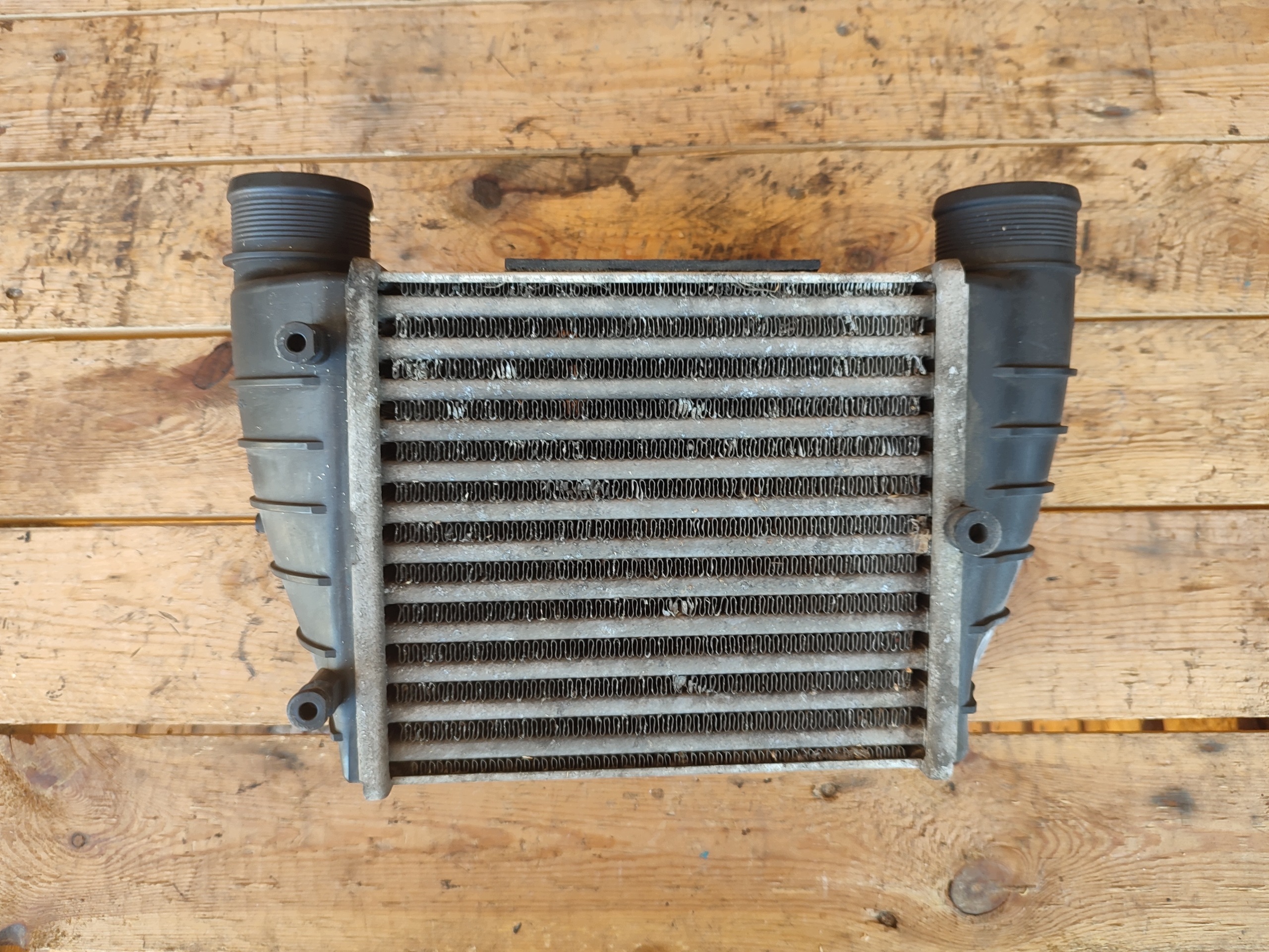AUDI A4 B7 intercooler OE 8E0145806Q
