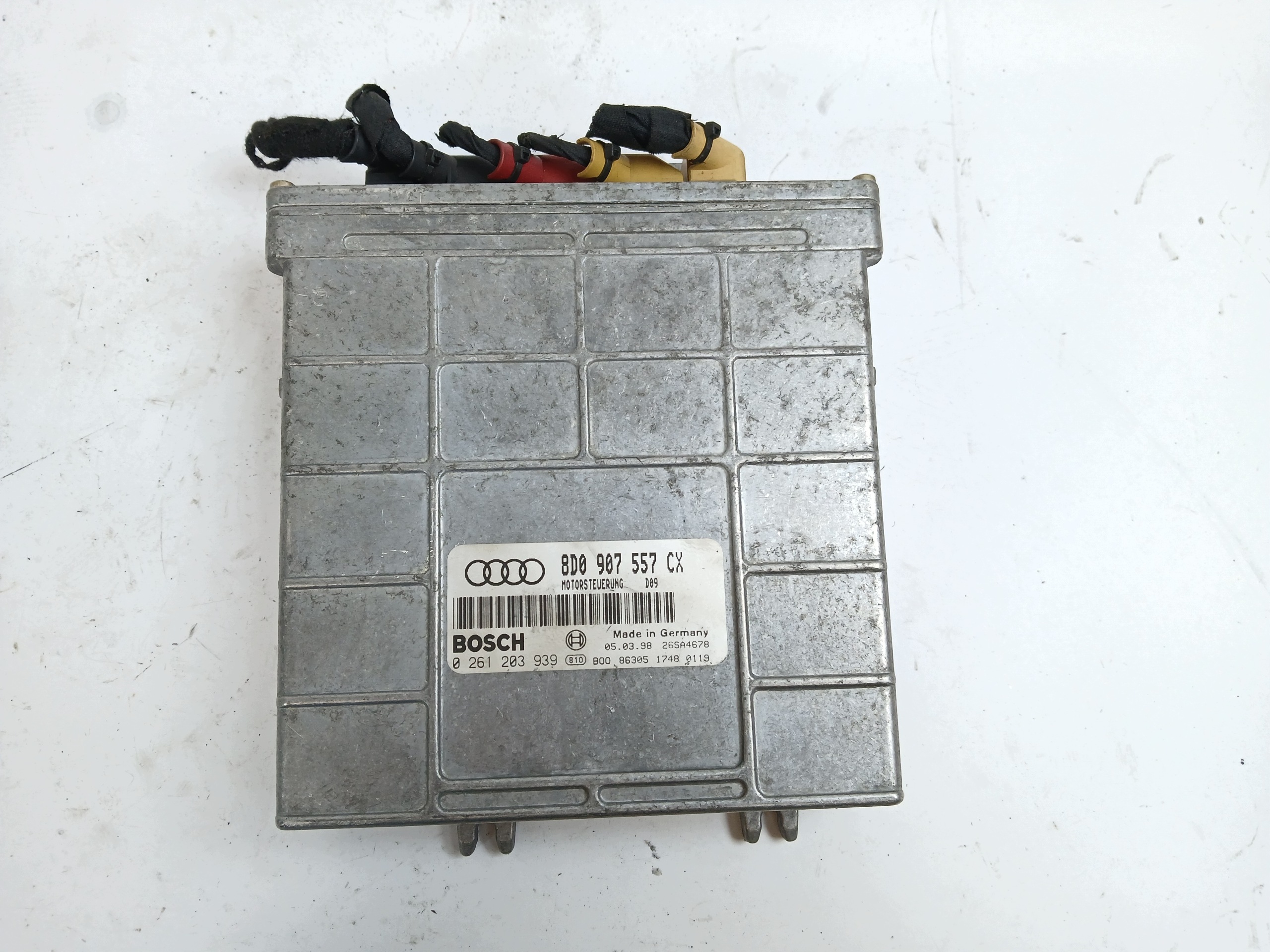 AUDI A4 B5 1.8 unité de commande électronique uce moteur 8D0907557CX