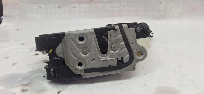 lock door right front VW PASSAT B8 5E1837016B
