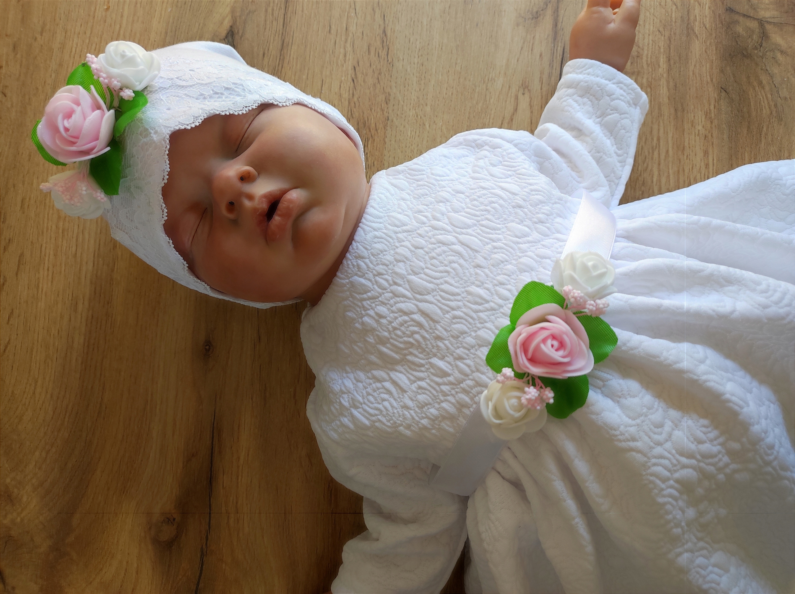 KELLO - Sukienka grubsza + czapka 50 cm chrzest BIAŁA, ECRU Rozmiar 50