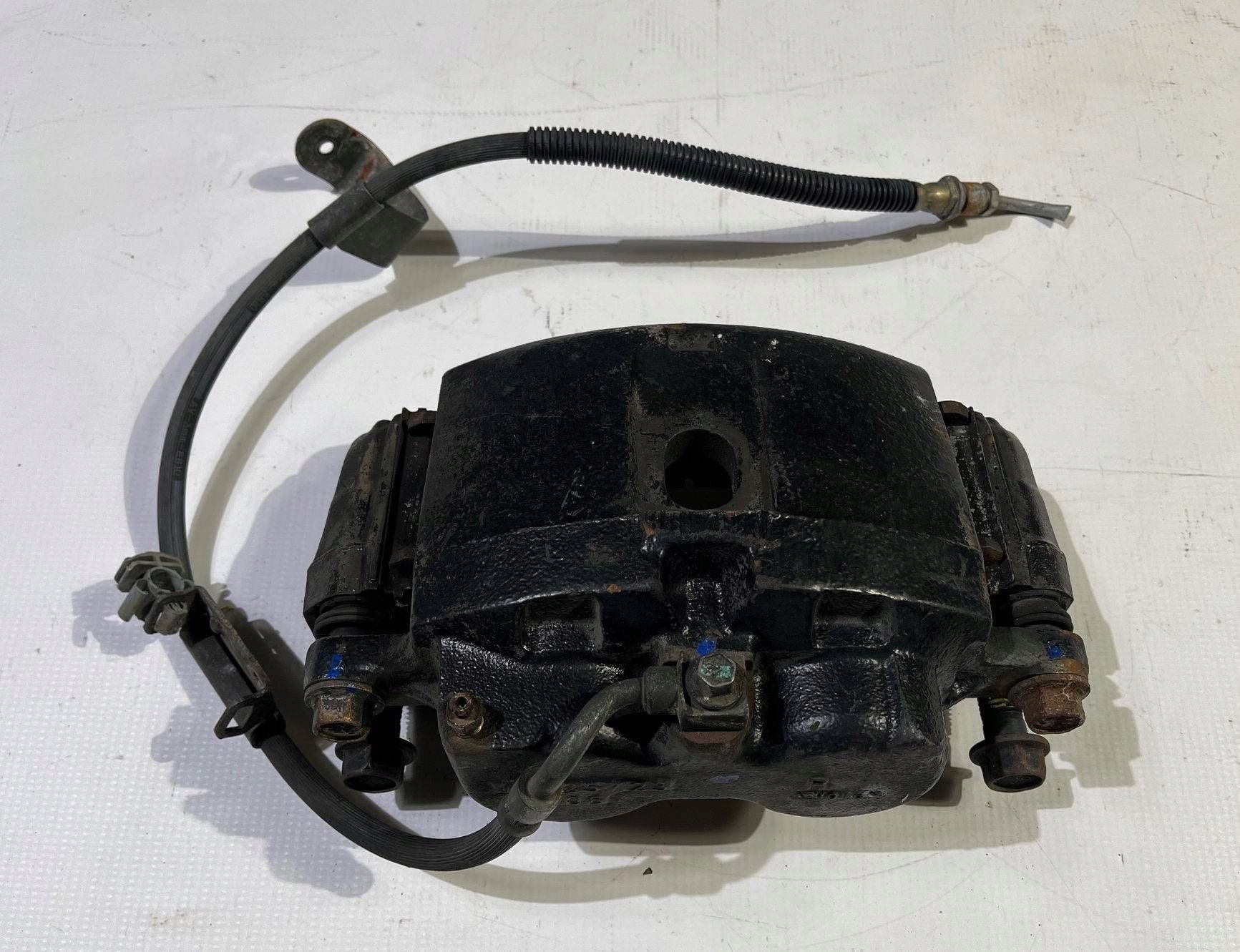Hummer H2 2003 prednji dio strana desna čeljust kočioni prednji