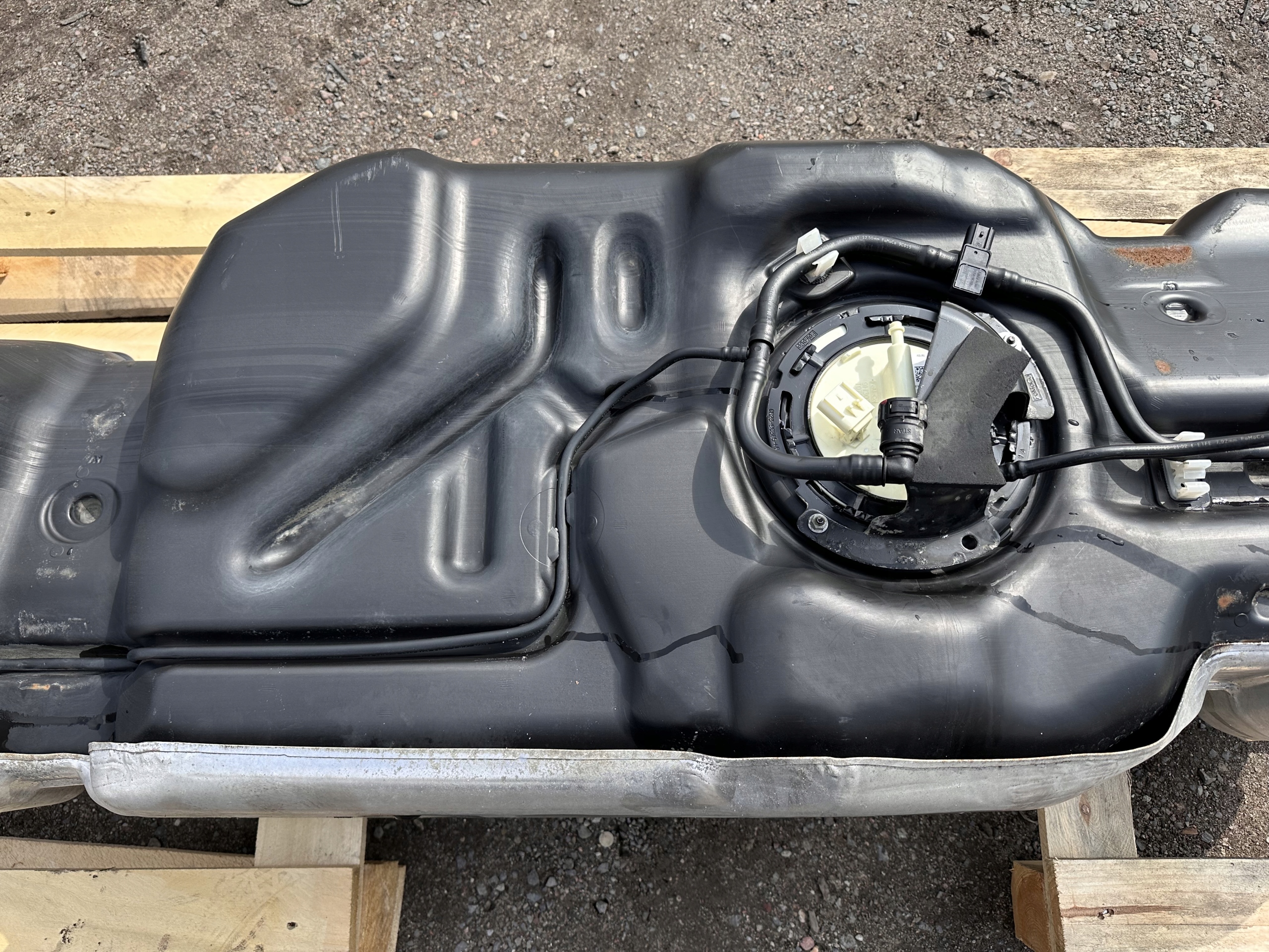 spremnik rezervoar goriva pumpa Ford Expedition MAX 4x4 2018 - 2021