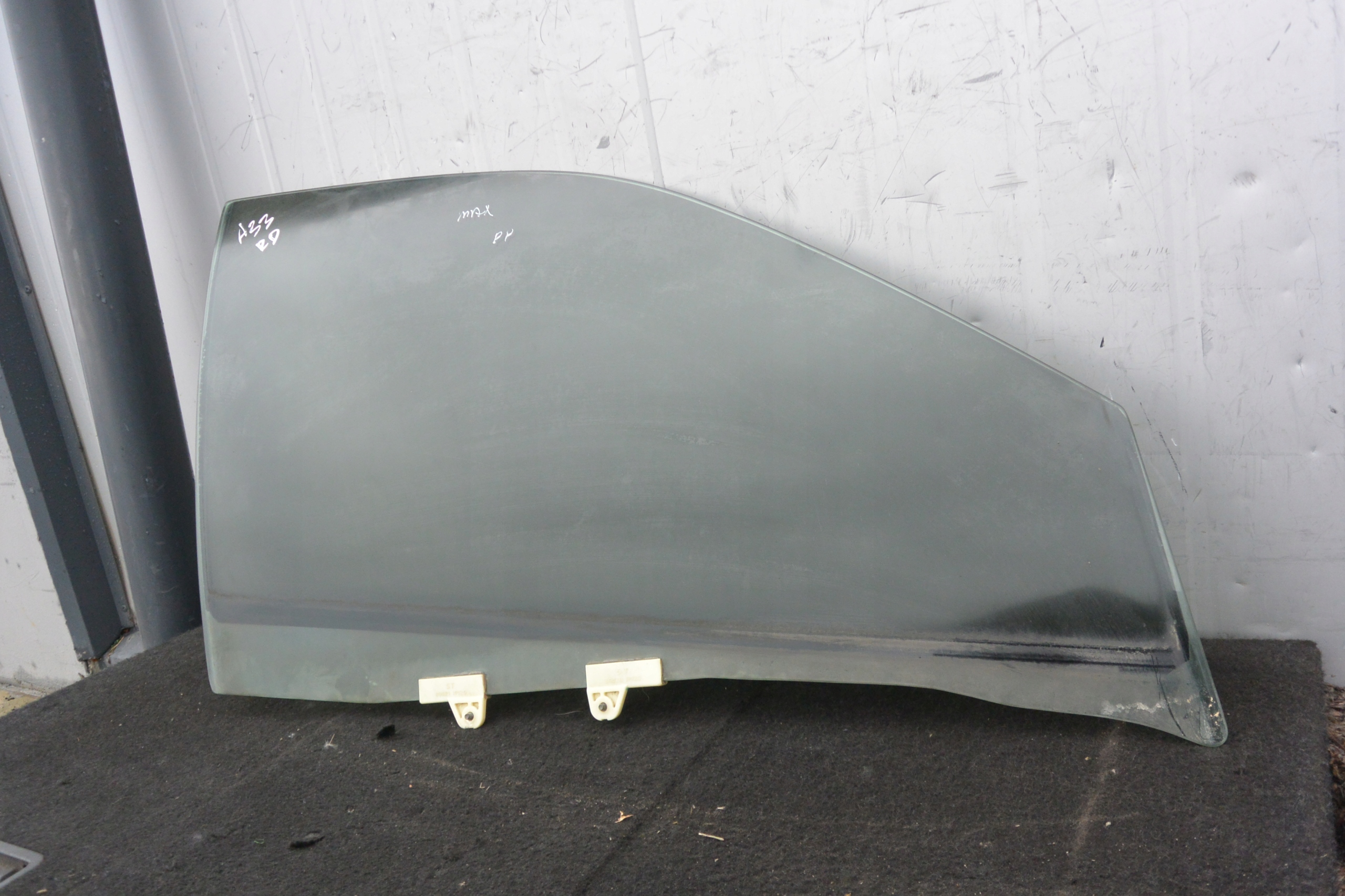 window door right left front NISSAN MAXIMA QX A33