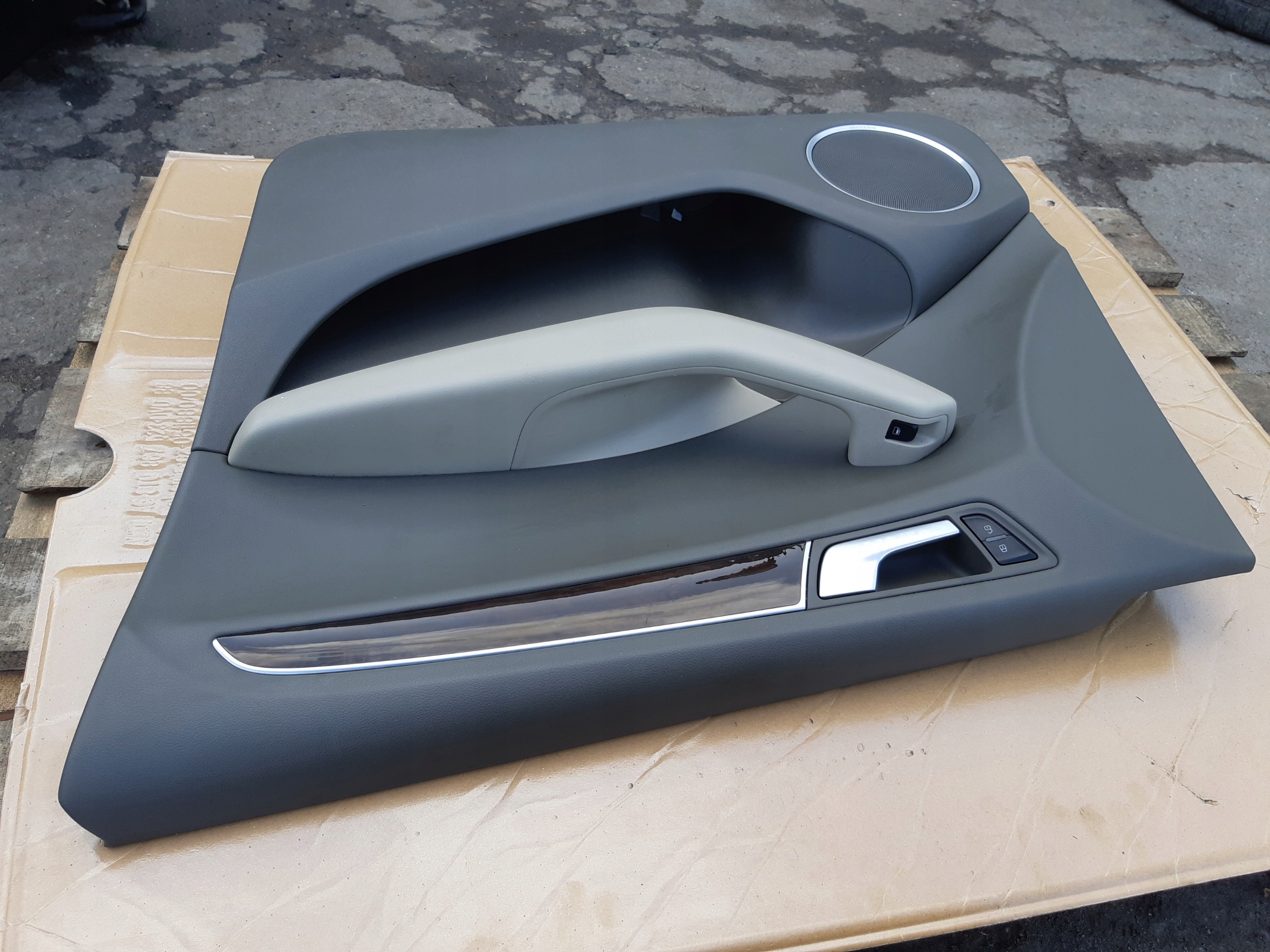 AUDI Q5 8R side door right front front EU B&O 8R1867106B