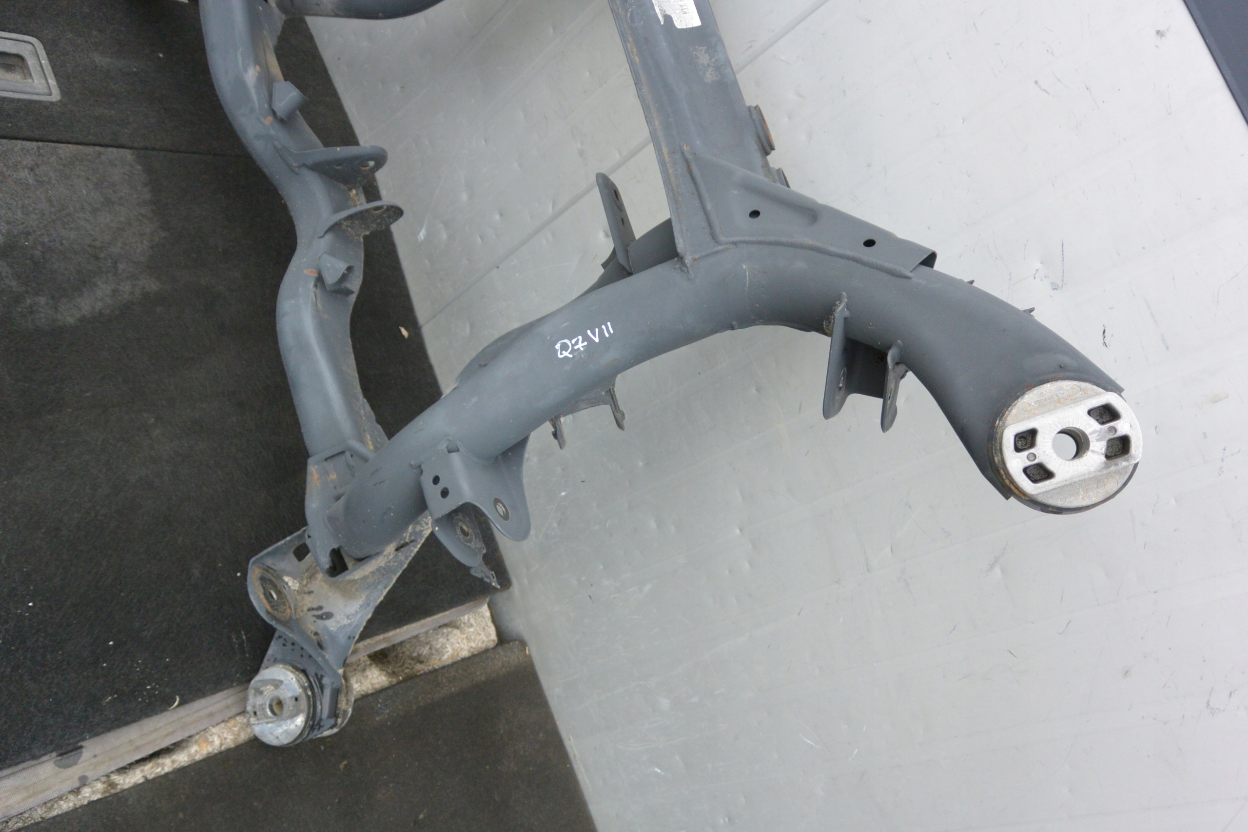 subframe springing axle beam sider rear part AUDI Q7 4L 7L0500041 BDB STAN