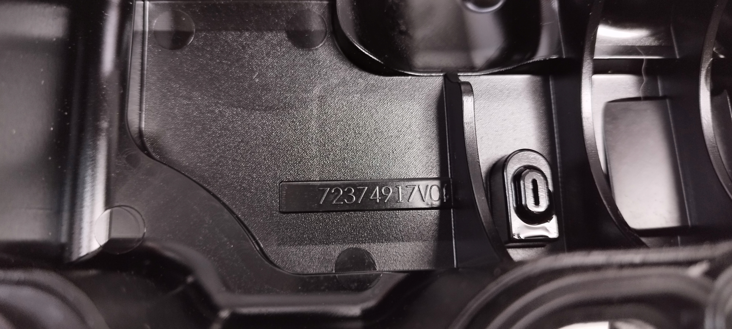 POKRYWA ZAWORÓW ALFA ROMEO GIULIA STELVIO 2.0 T 04893608AE 72374904 V07 Typ samochodu 4x4/SUV Samochody osobowe