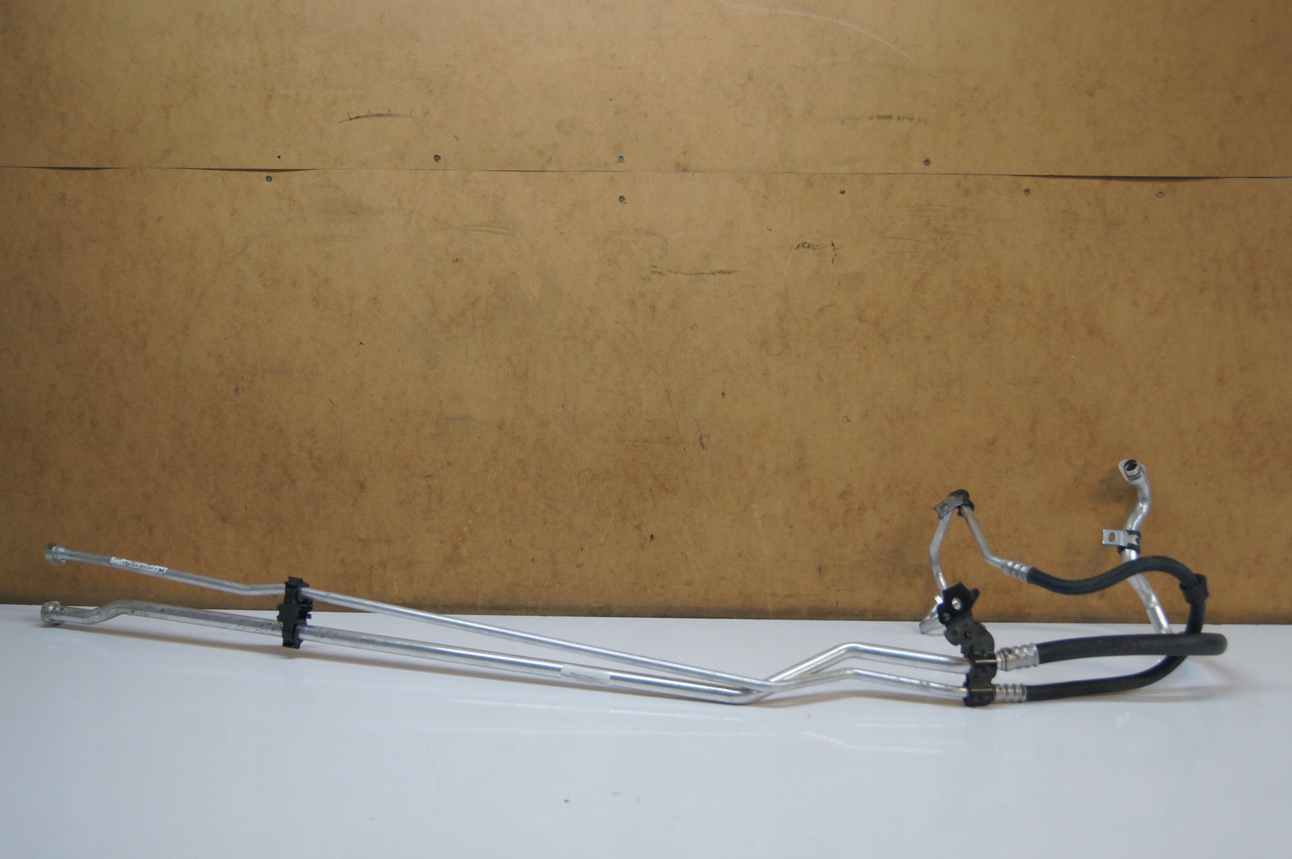 RENAULT TWINGO III ТРУБКИ КОНДИЦІОНЕРА 924548705R