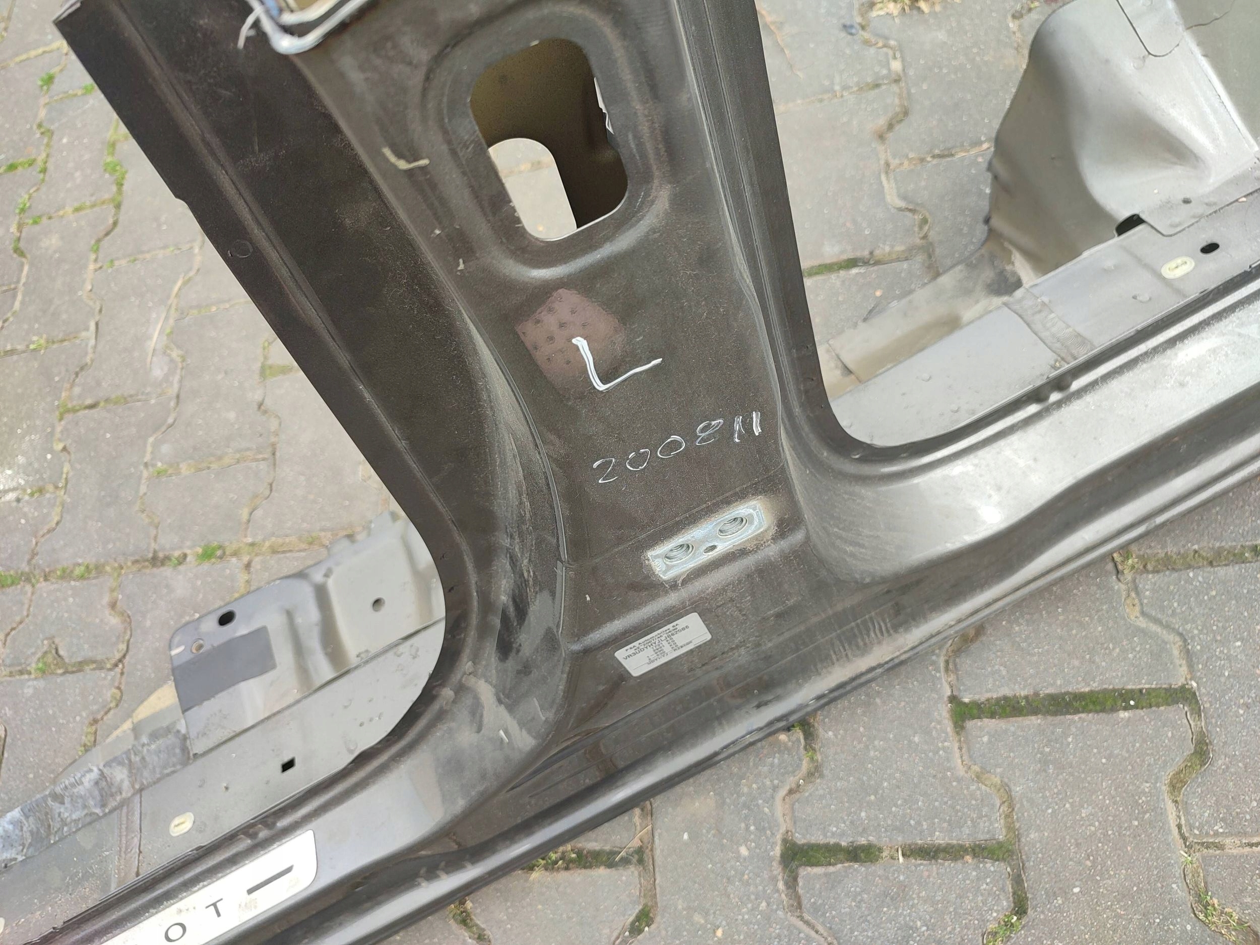 Peugeot 2008 II 2020 left side threshold