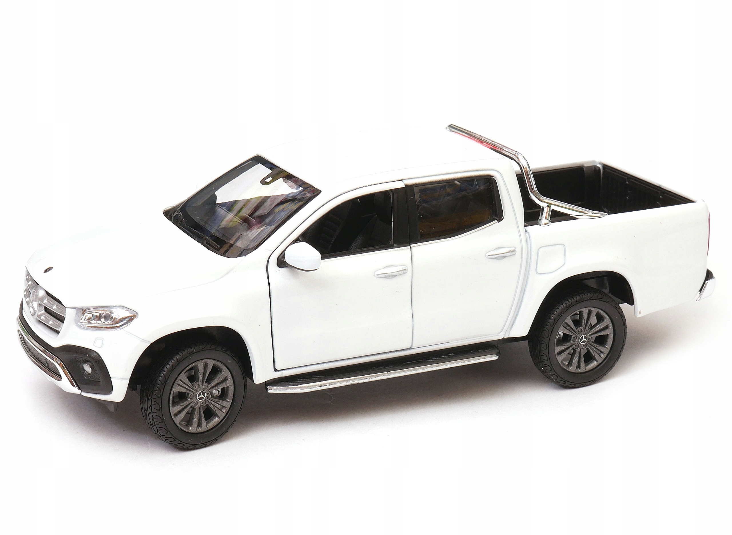 Mercedes-Benz X-Class model 1:24 - 27 WELLY biały Marka Dromader