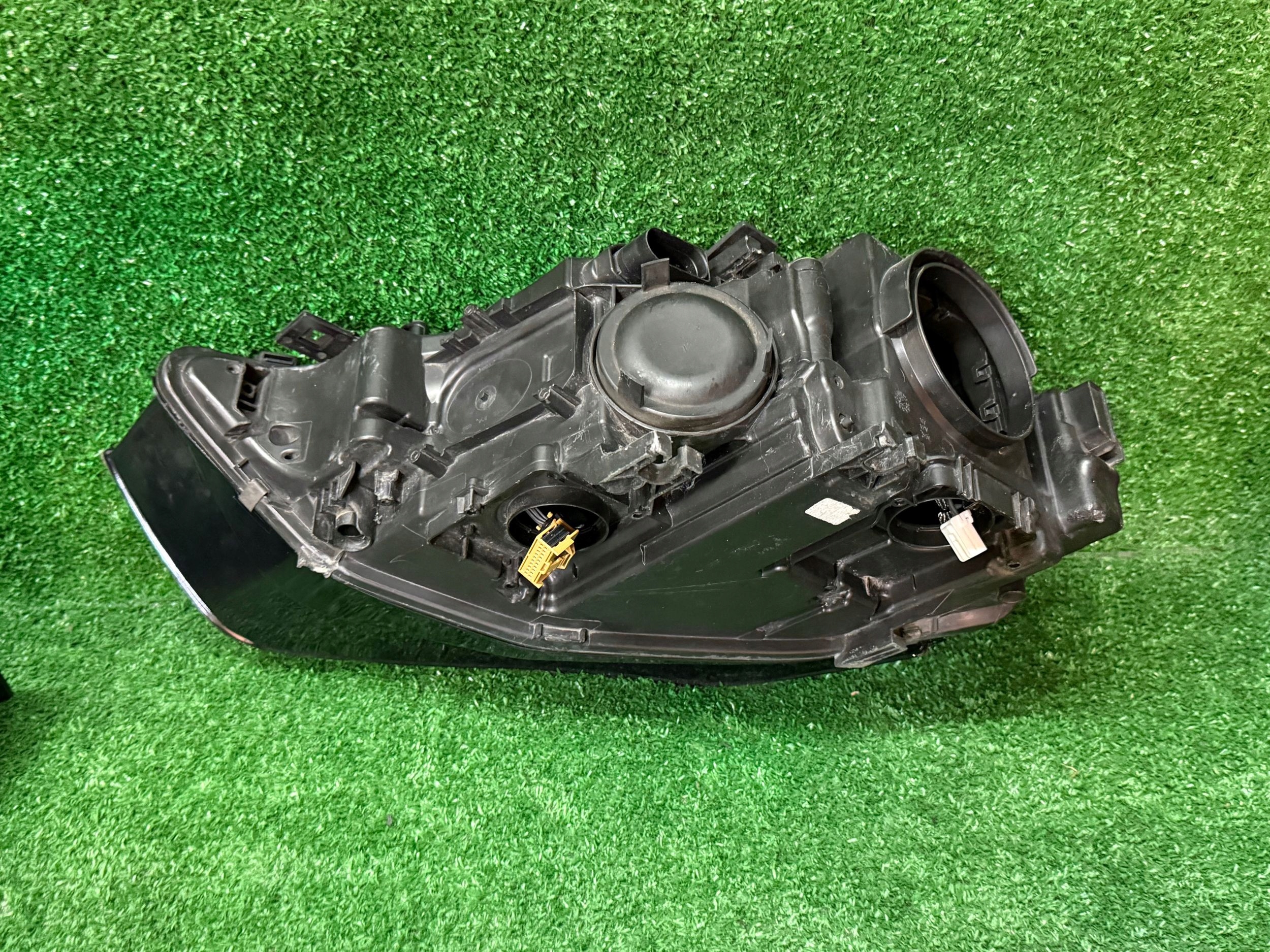 REFLEKTOR Droite AUDI A4 B8 XENON LIFT Non pivotant/fixe nr551