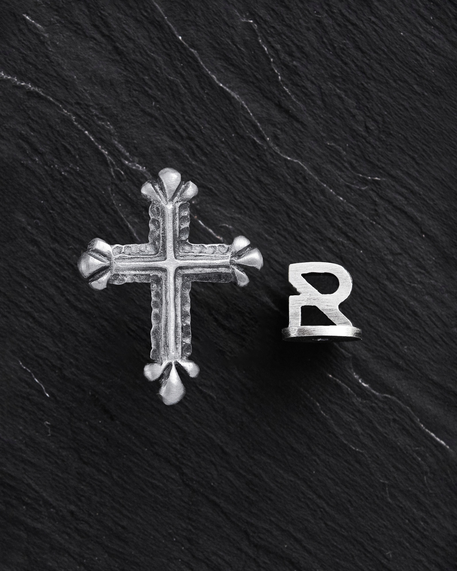 Stříbrné mono náušnice Chrome Cross