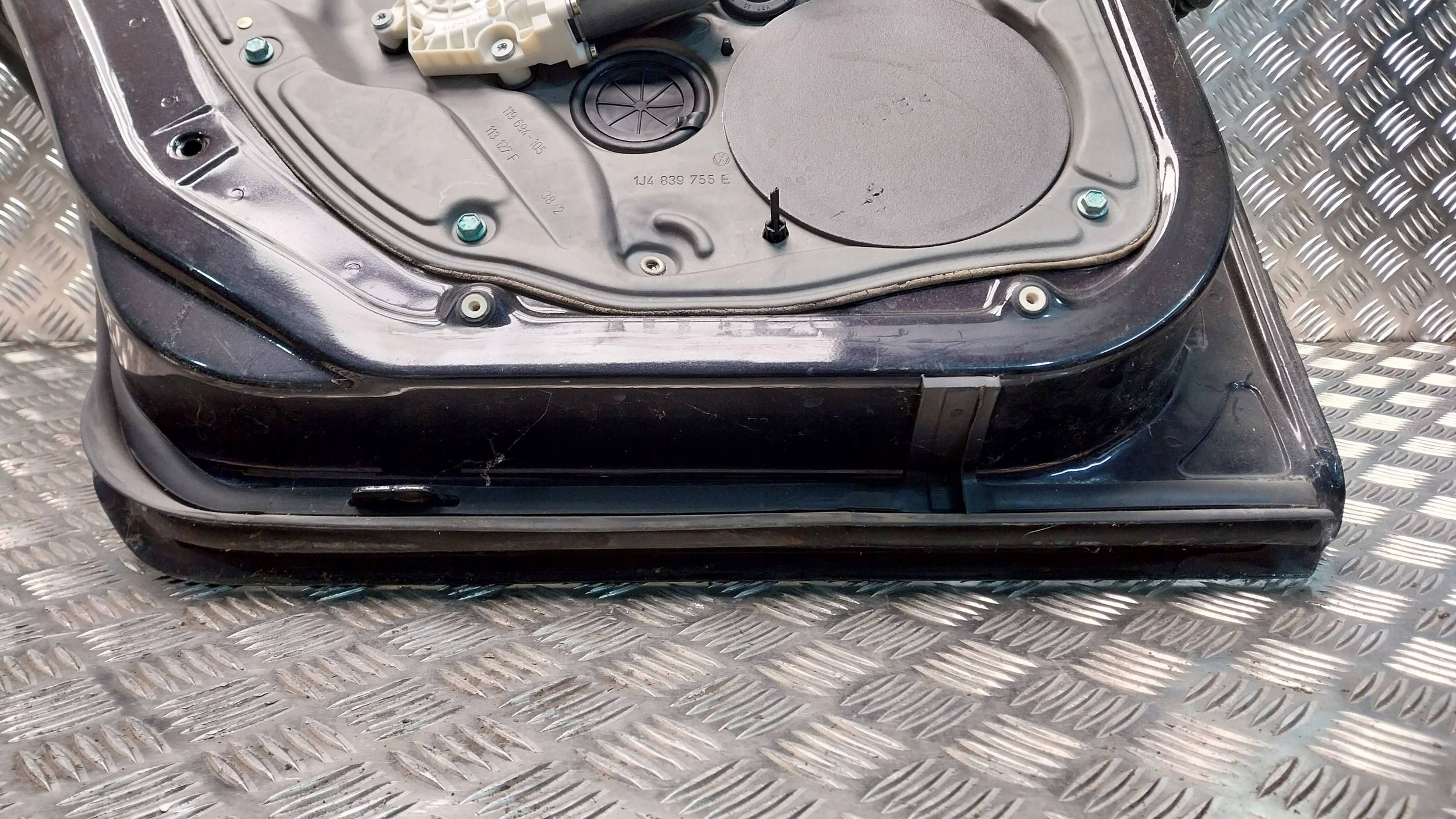 Portière Arrière Gauche VW GOLF IV HATCHBACK 97