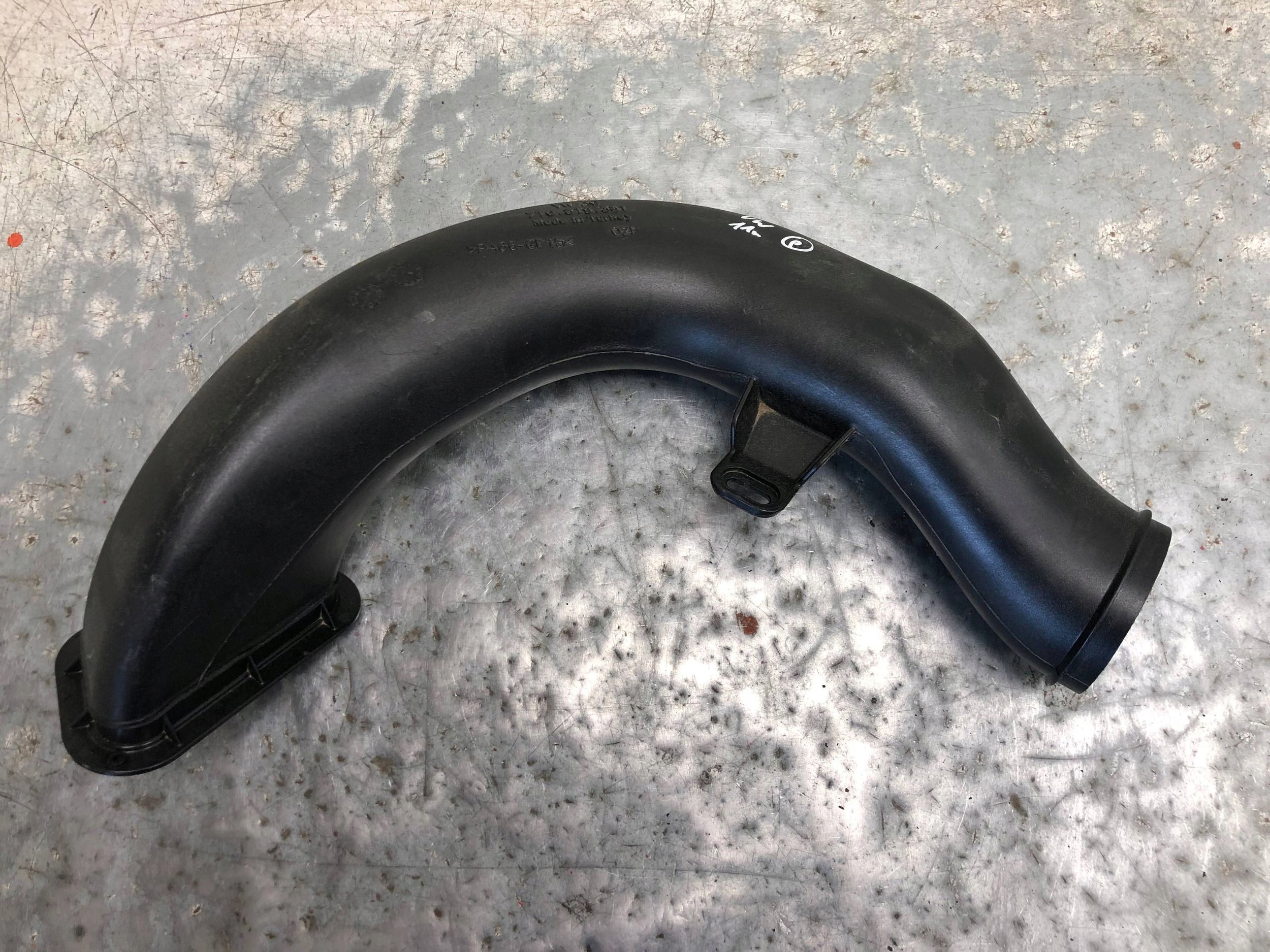 pipe air hose VW 7T0819381