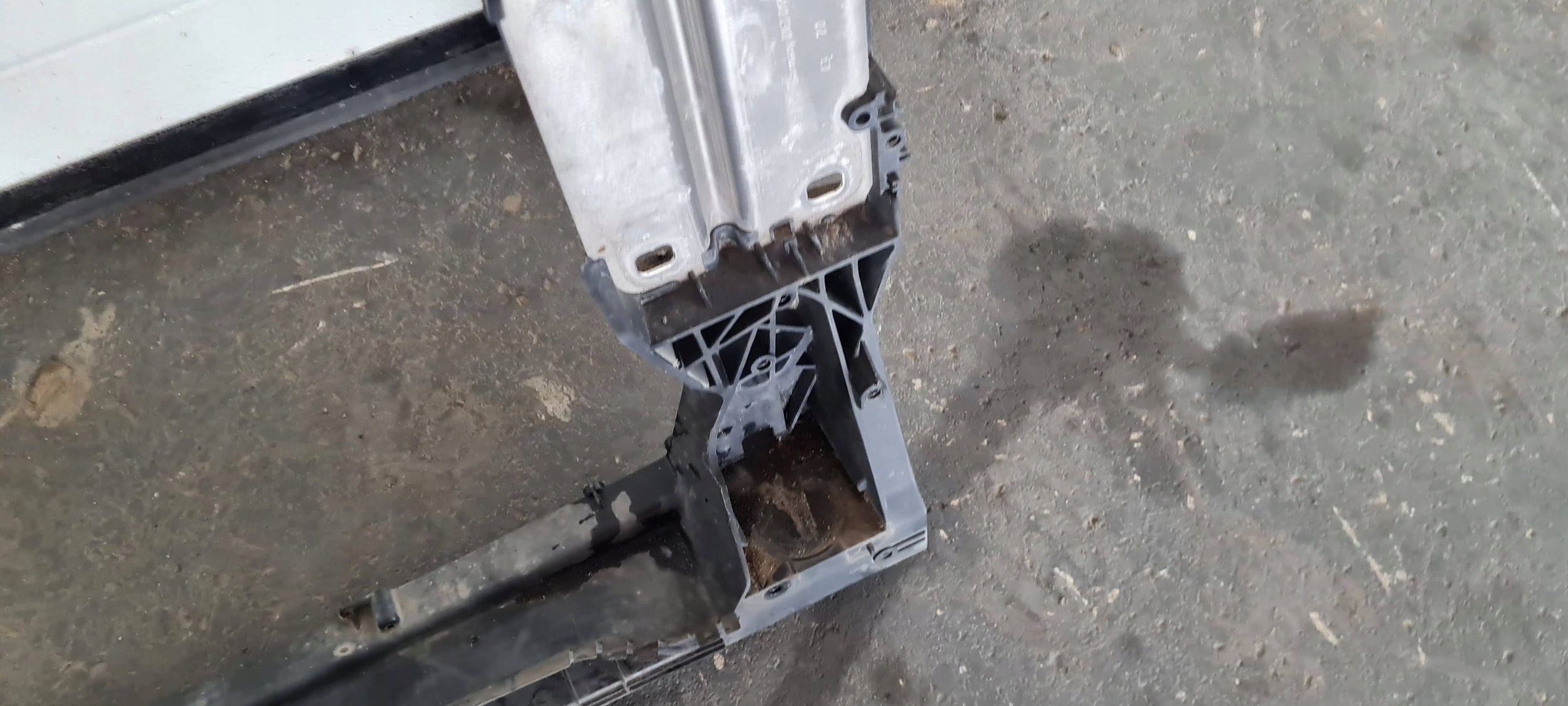 A6 C8 4K příčka železná stěna chladičů 4K0805594