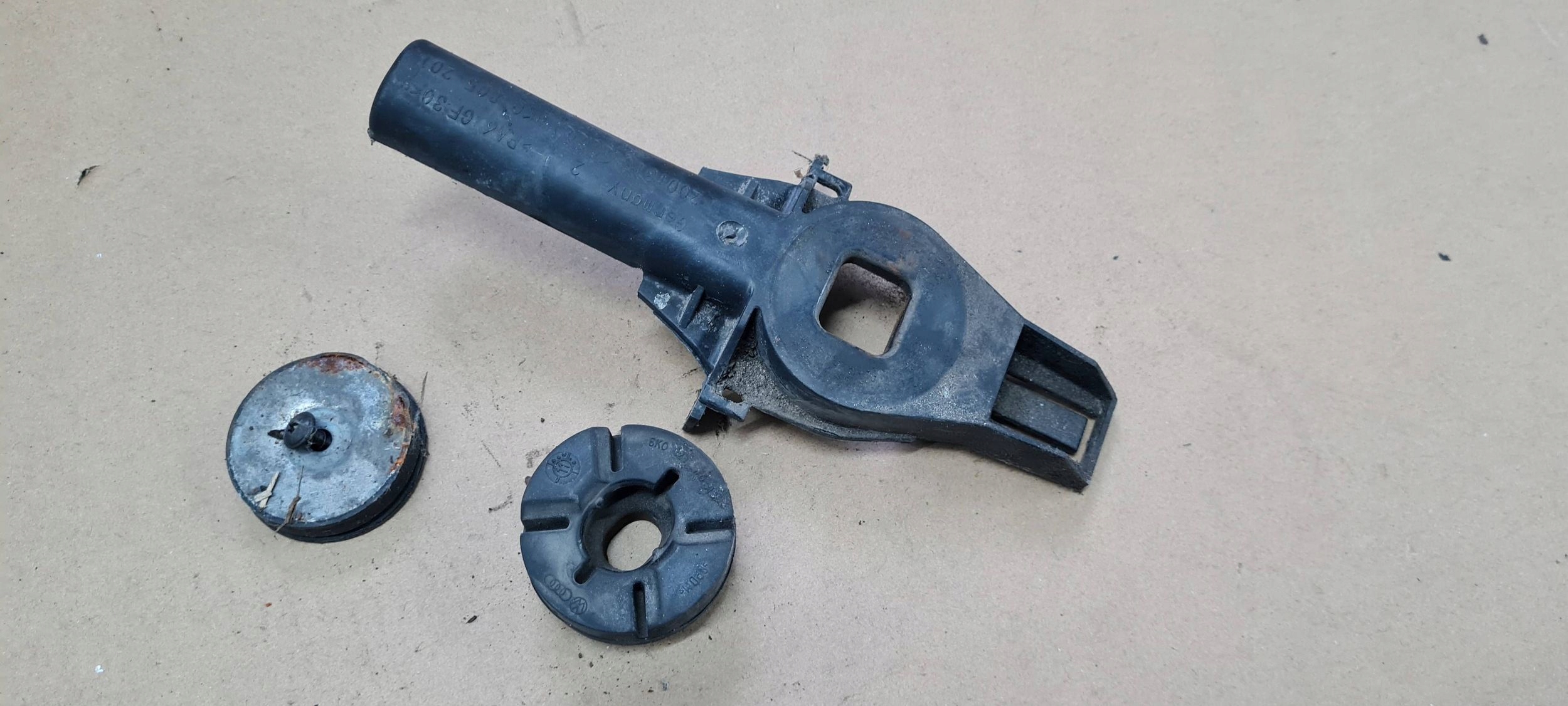 S4 B8 A4 bracket holder radiator lower hook A5 Q5 8K0805201