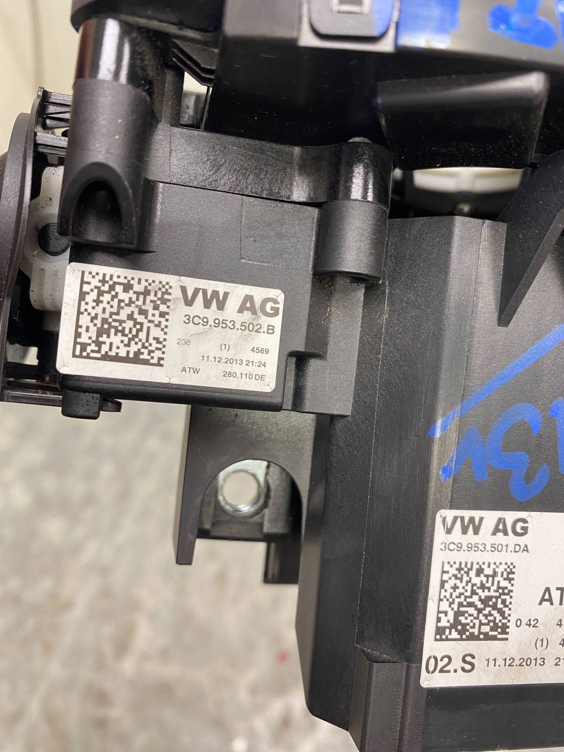 VW PASSAT B7 switch control ring airbag 5K0953569BA