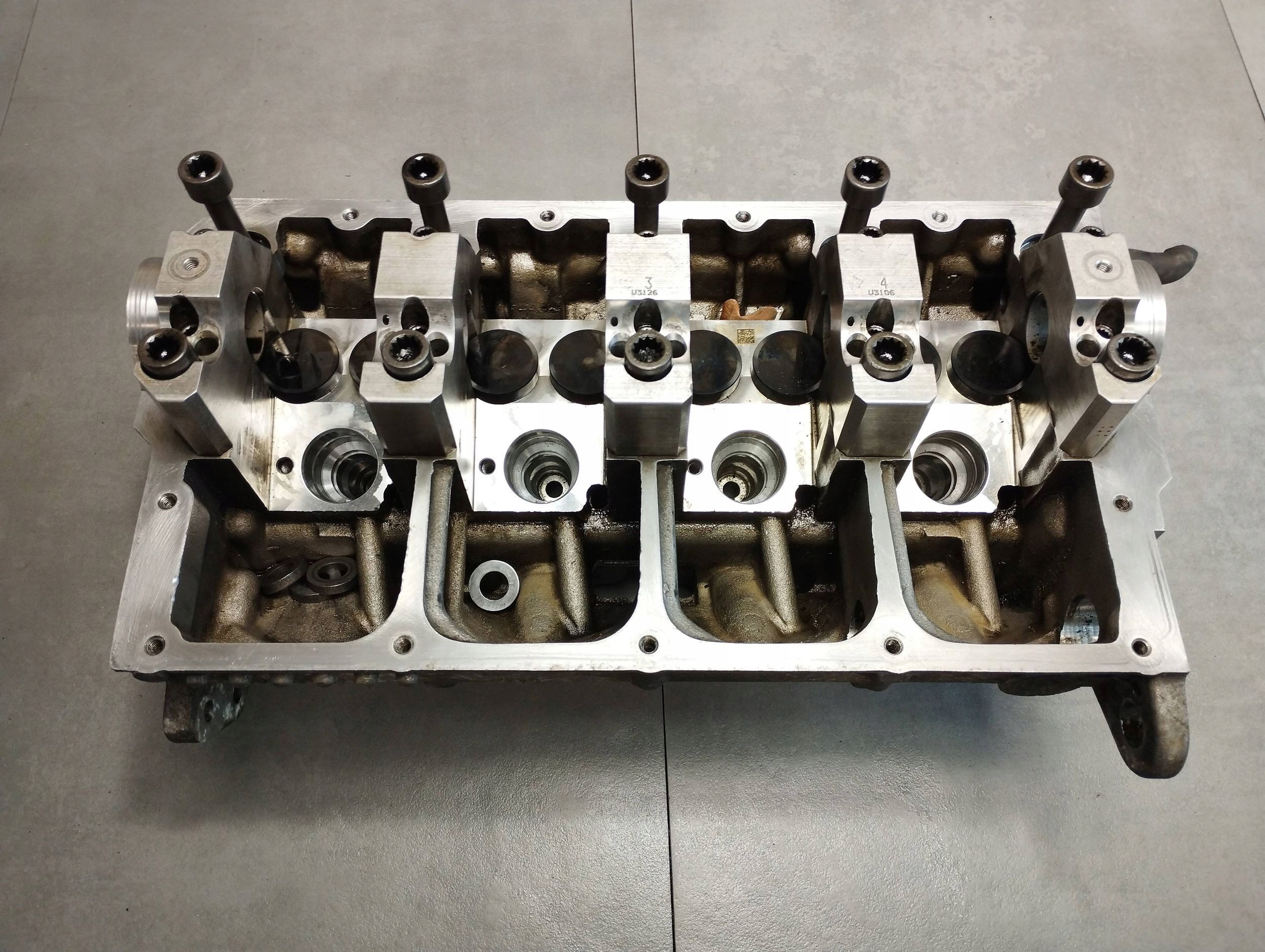 Volkswagen Golf V 1.9 TDI BXE head. 038103373R