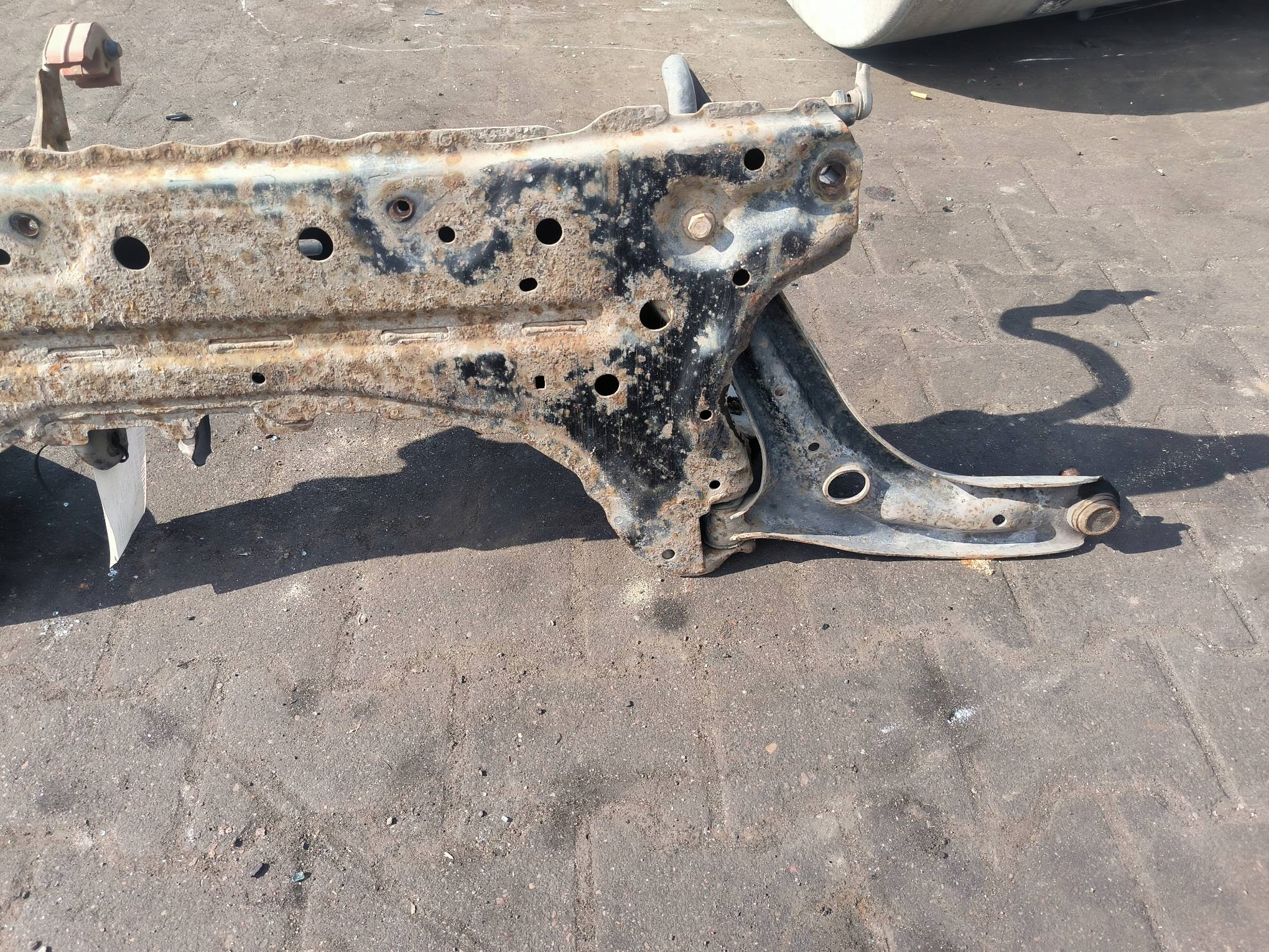 axle beam front 1.25 FORD FIESTA MK7 VII