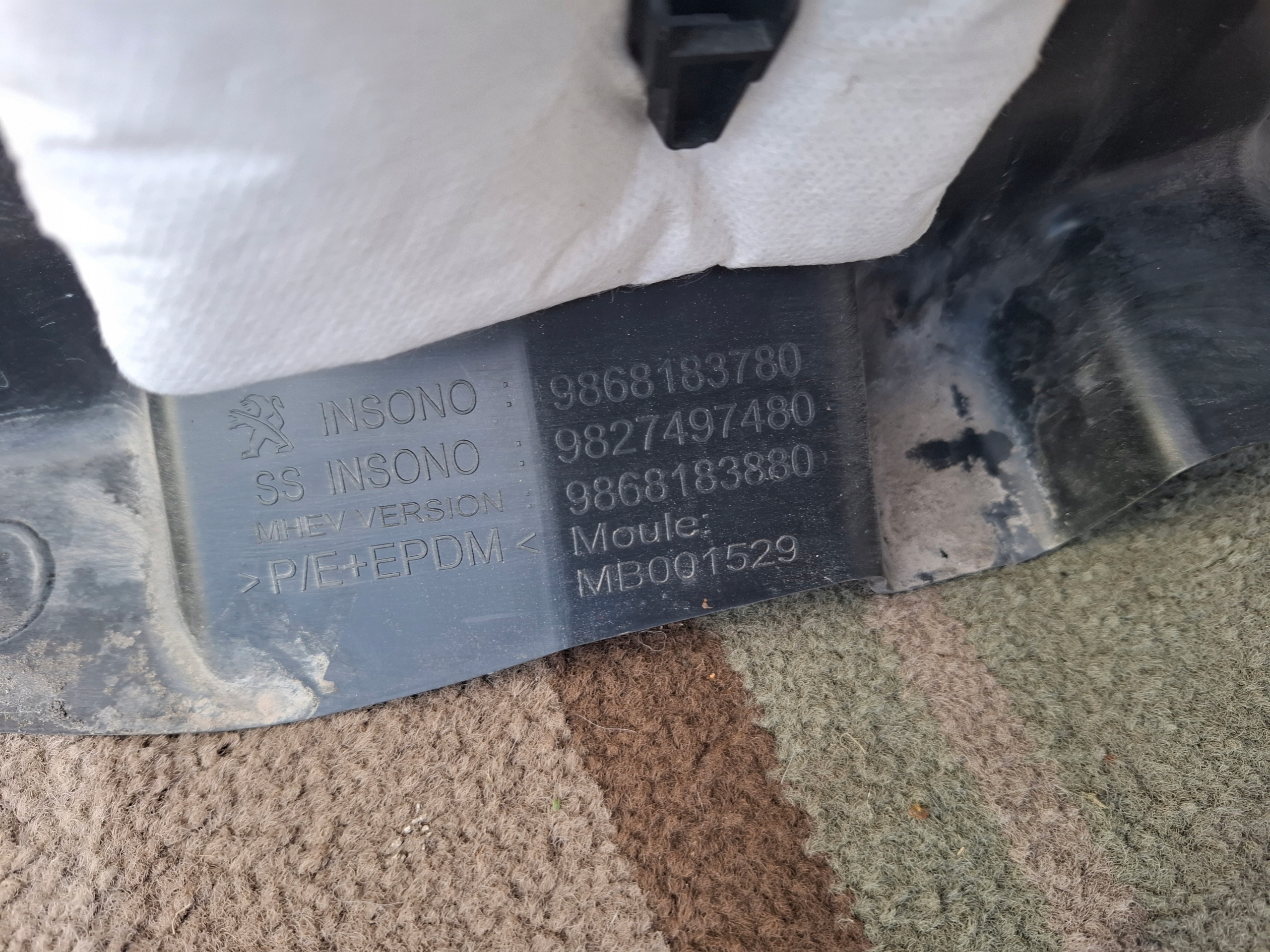 mudguard PEUGEOT 208 II front front right 24r