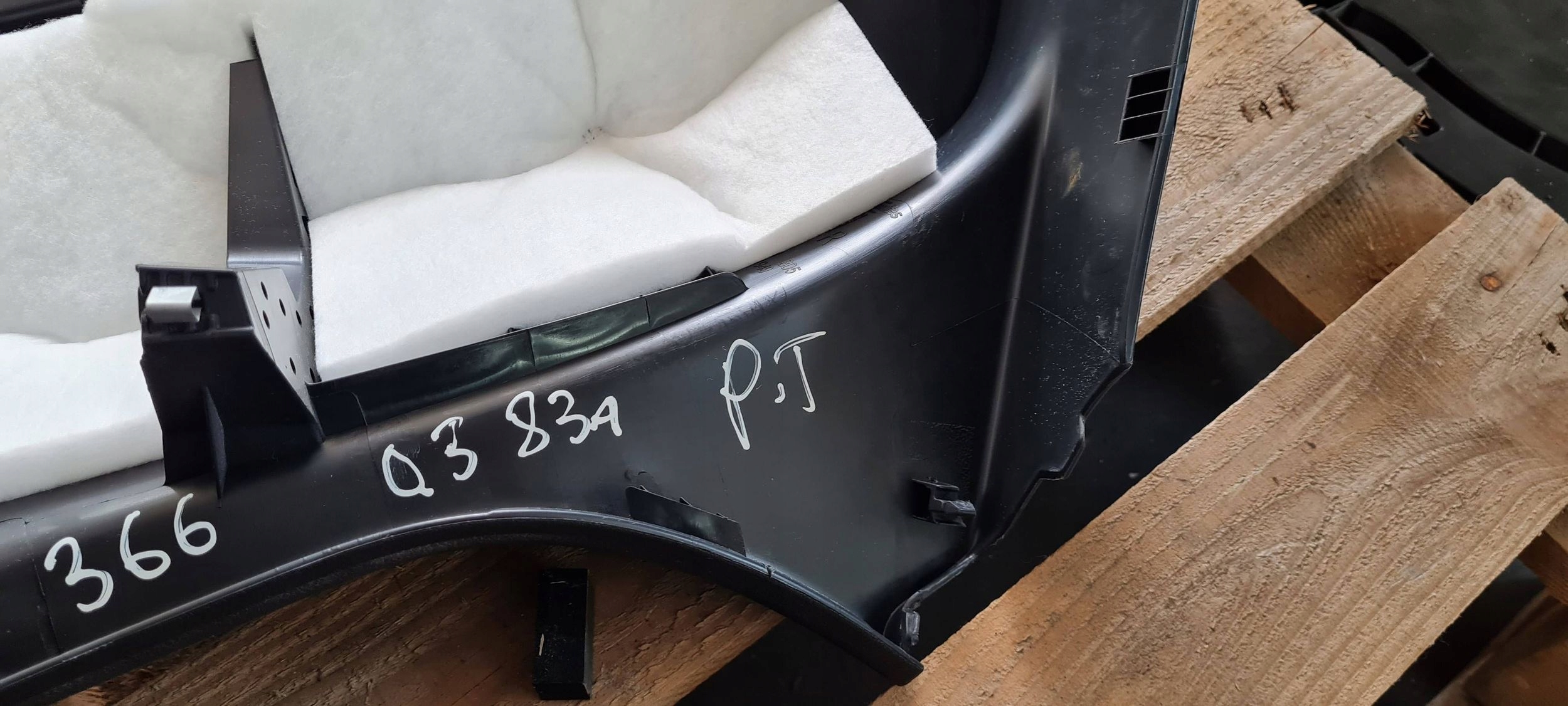 Q3 83A cover cap pillar seat right right rear part 83A867768