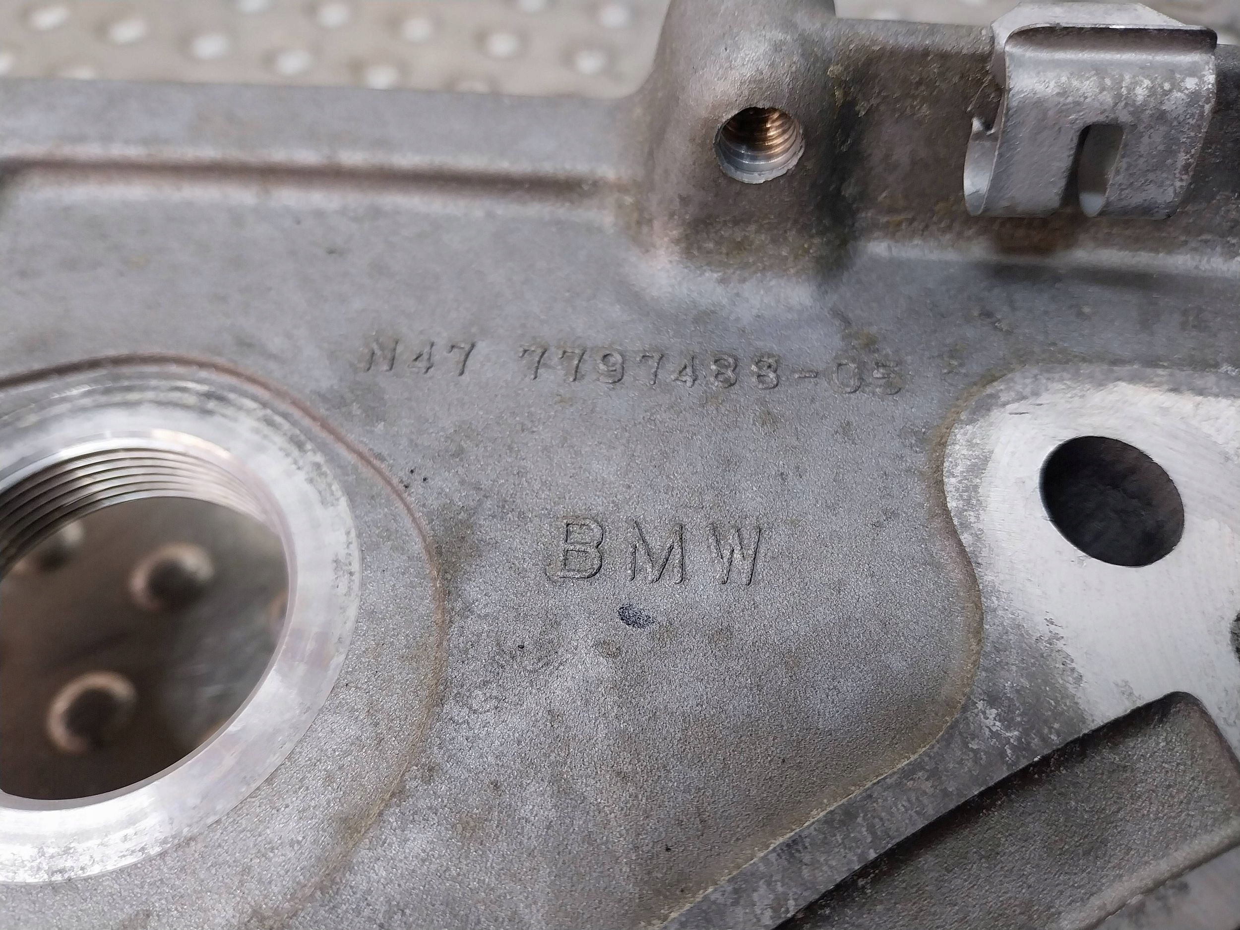 Couvercle carter distribution 7797488 BMW F10 X1 E84 E90 E91 E92 E60 F20 F30 2.0D N47